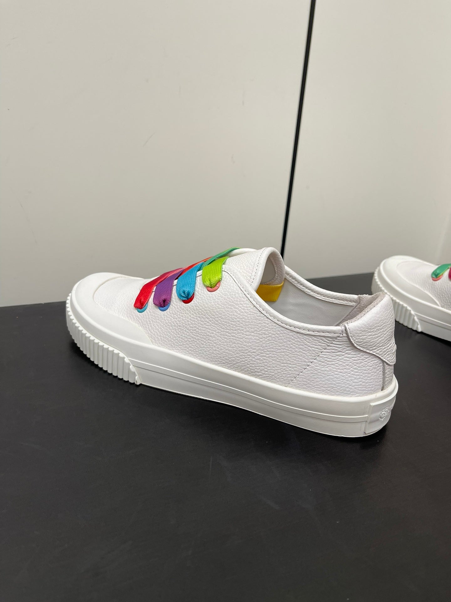 LP CLASSIC BISCUIT SNEAKERS WHITE WITH MULTI-COLOR LACES CALFSKIN - 35