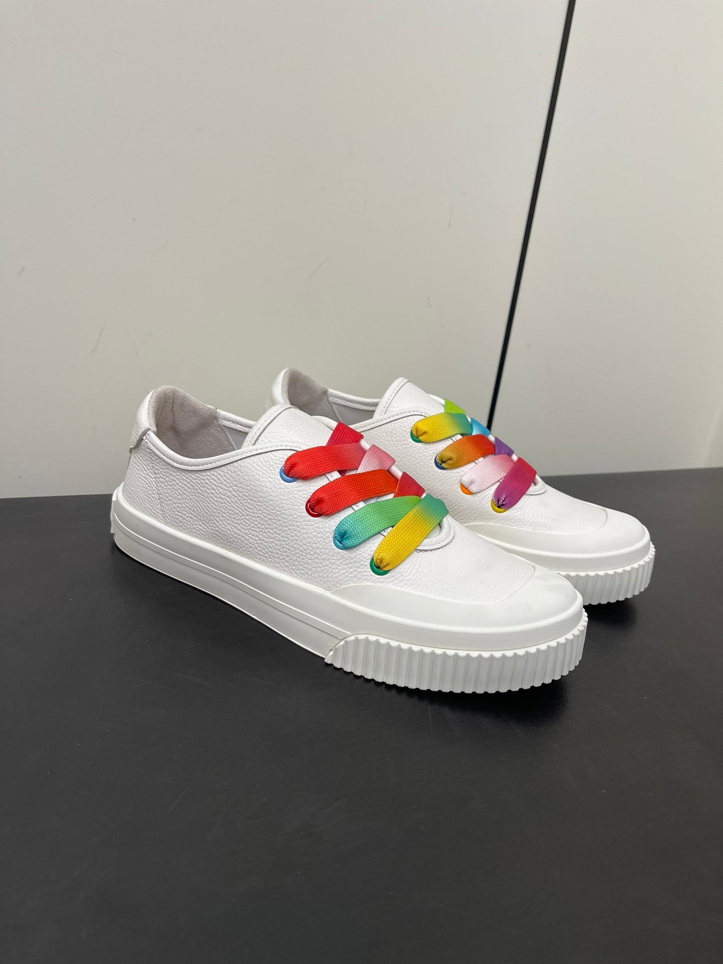 LP CLASSIC BISCUIT SNEAKERS WHITE WITH MULTI-COLOR LACES CALFSKIN - 35