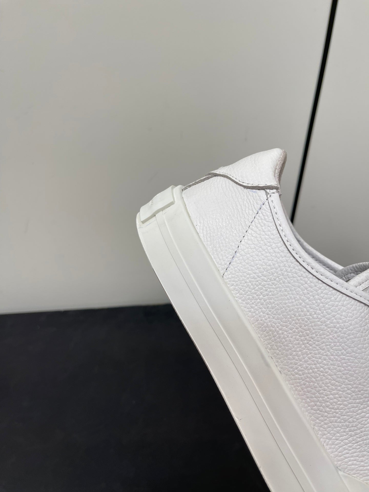 LP CLASSIC BISCUIT SNEAKERS WHITE WITH MULTI-COLOR LACES CALFSKIN - 35