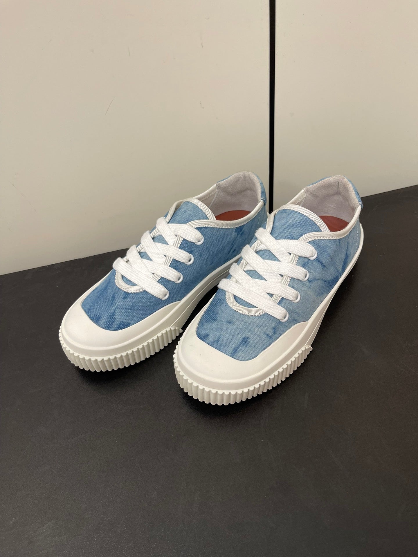 LP CLASSIC BISCUIT SNEAKER SKY CALFSKIN - 35