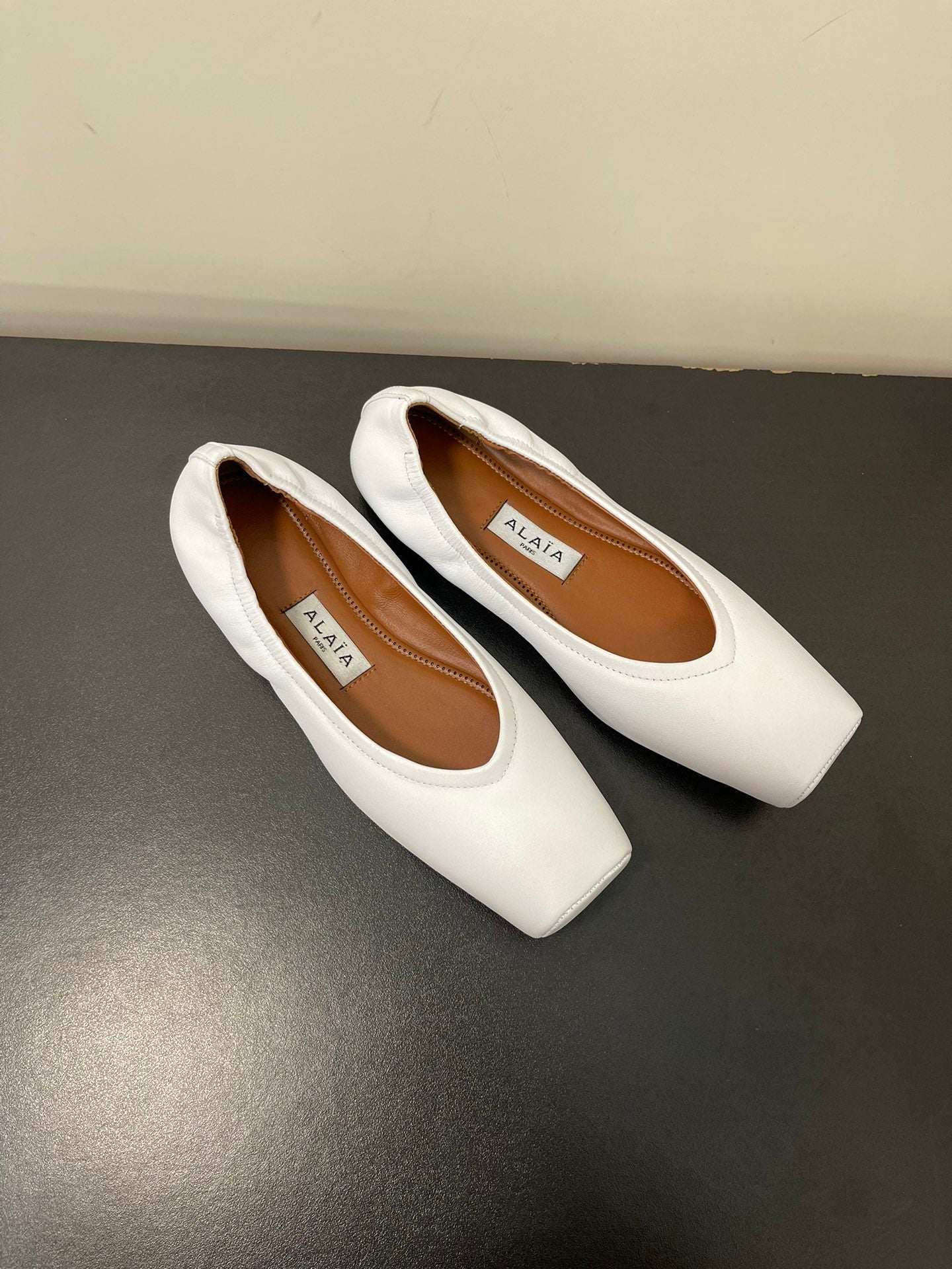 ALAIA BALLET FLATS IN WHITE SMOOTH CALFSKIN - 35