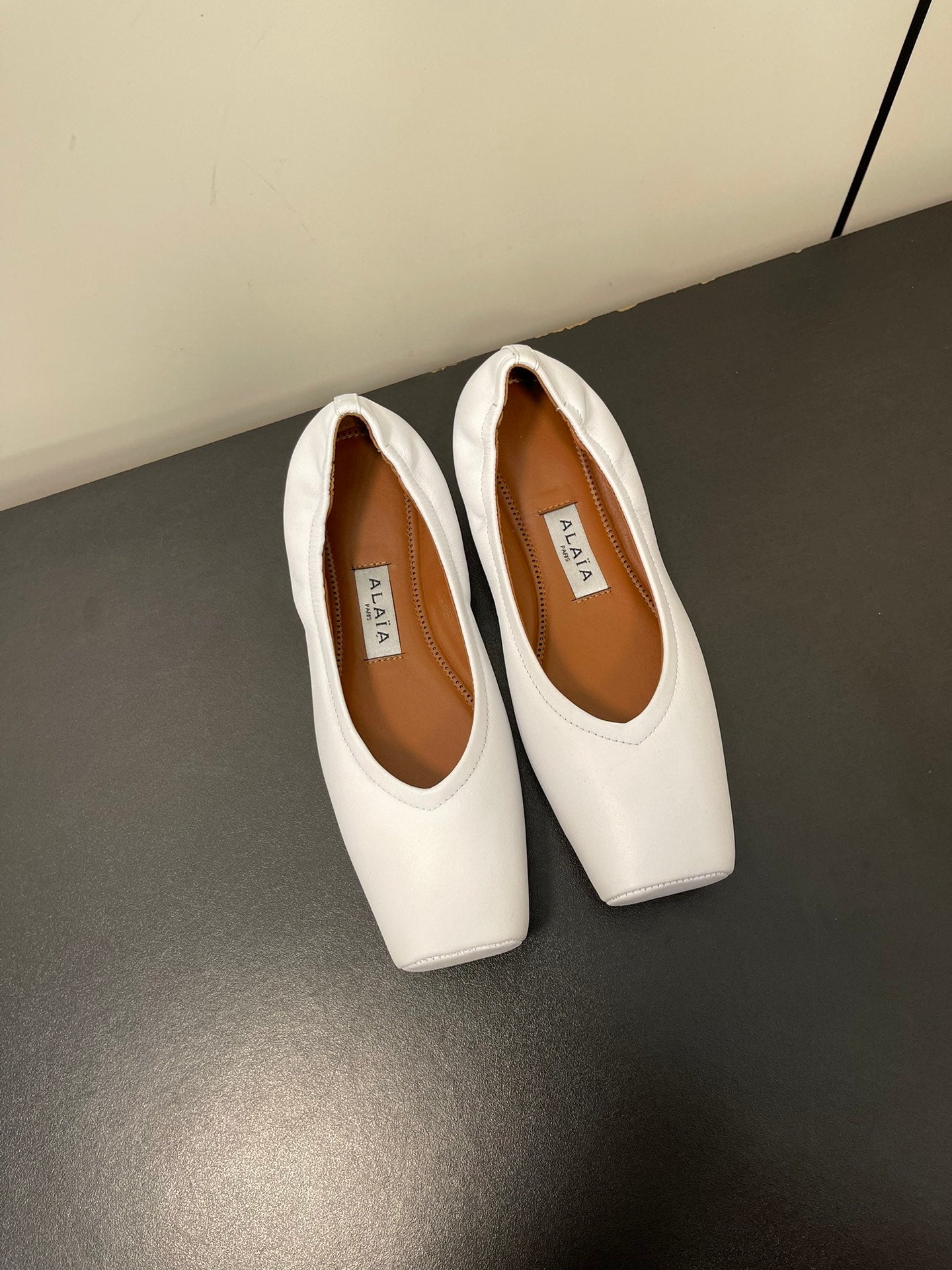 ALAIA BALLET FLATS IN WHITE SMOOTH CALFSKIN - 35