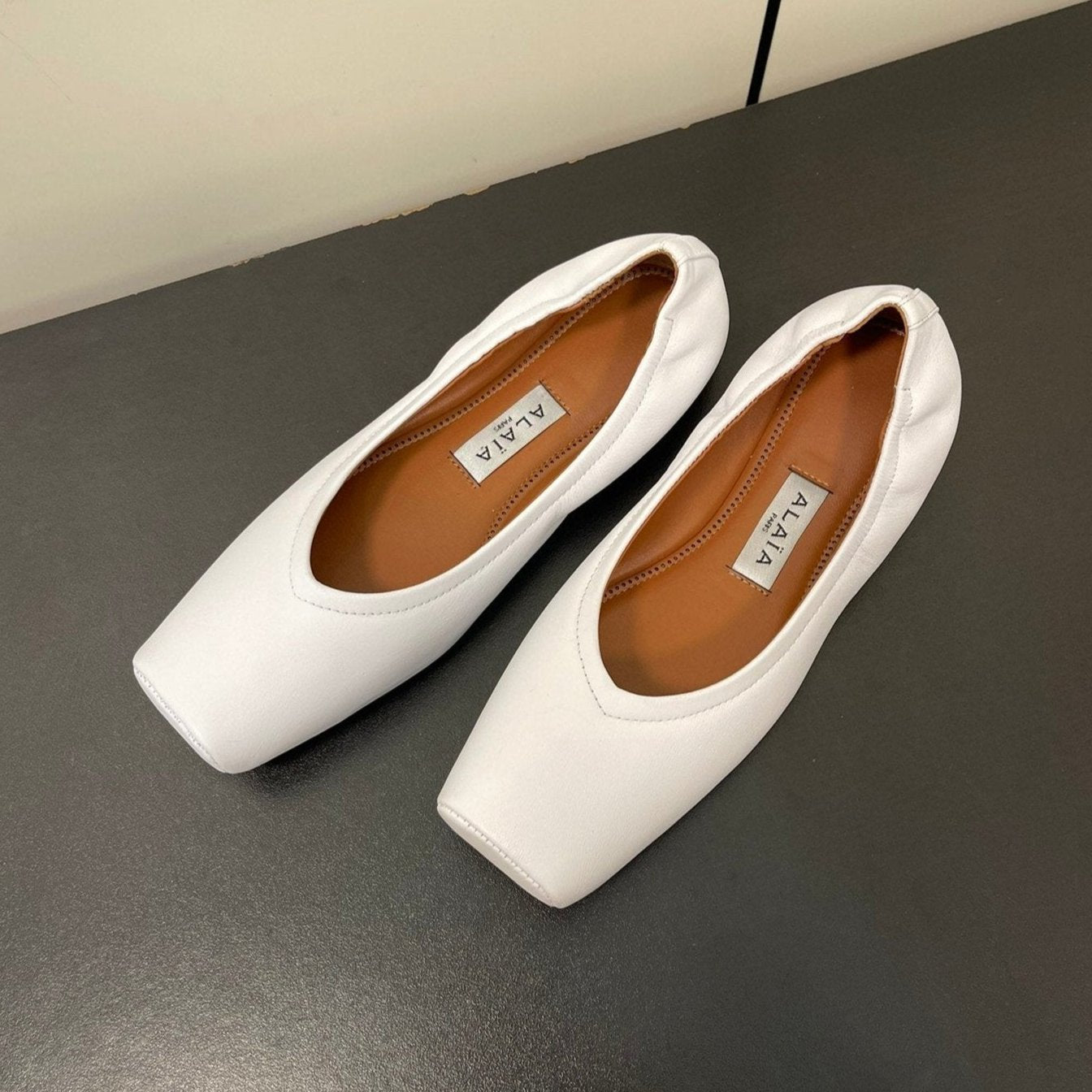 ALAIA BALLET FLATS IN WHITE SMOOTH CALFSKIN - 35