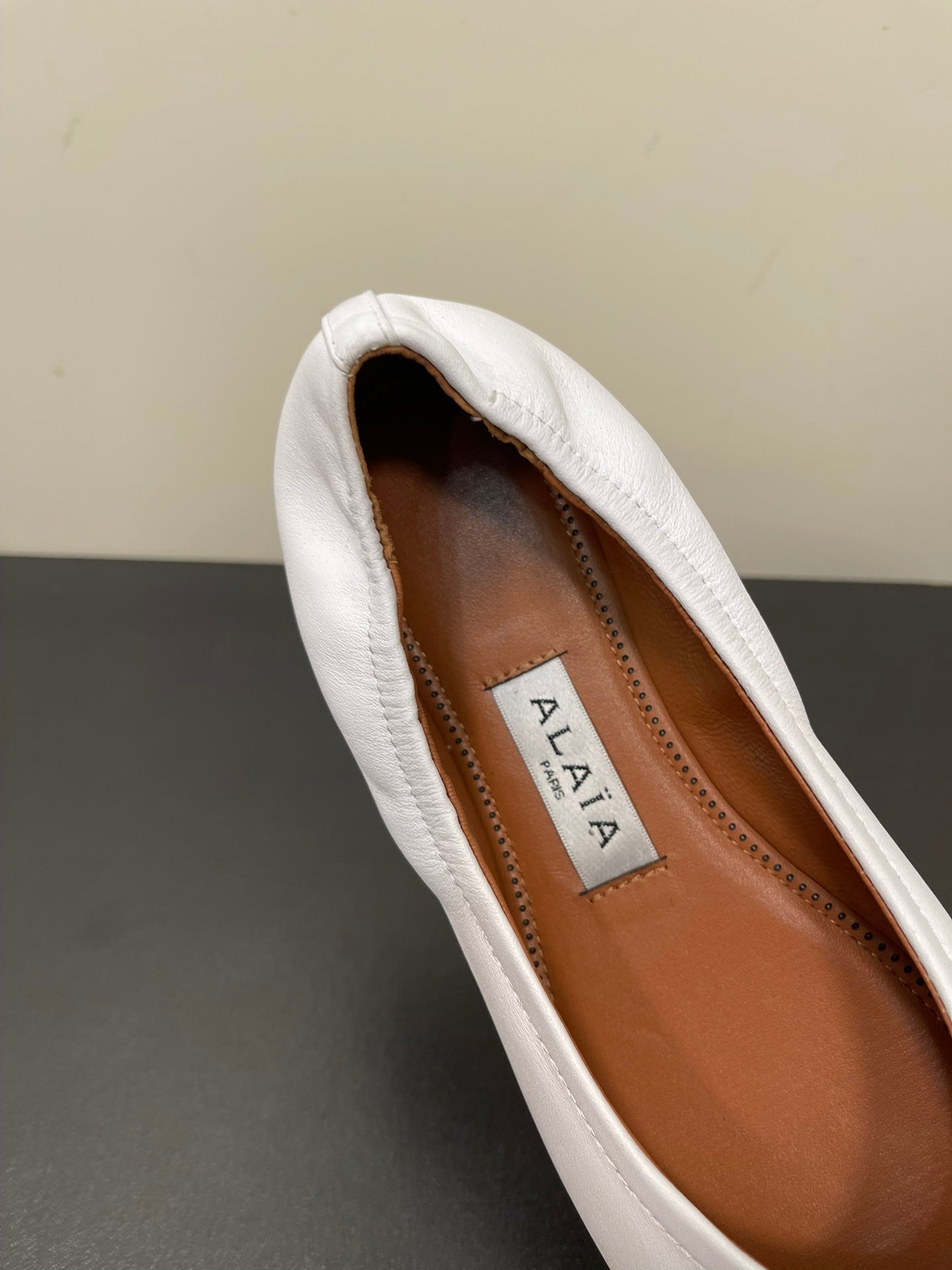 ALAIA BALLET FLATS IN WHITE SMOOTH CALFSKIN - 35