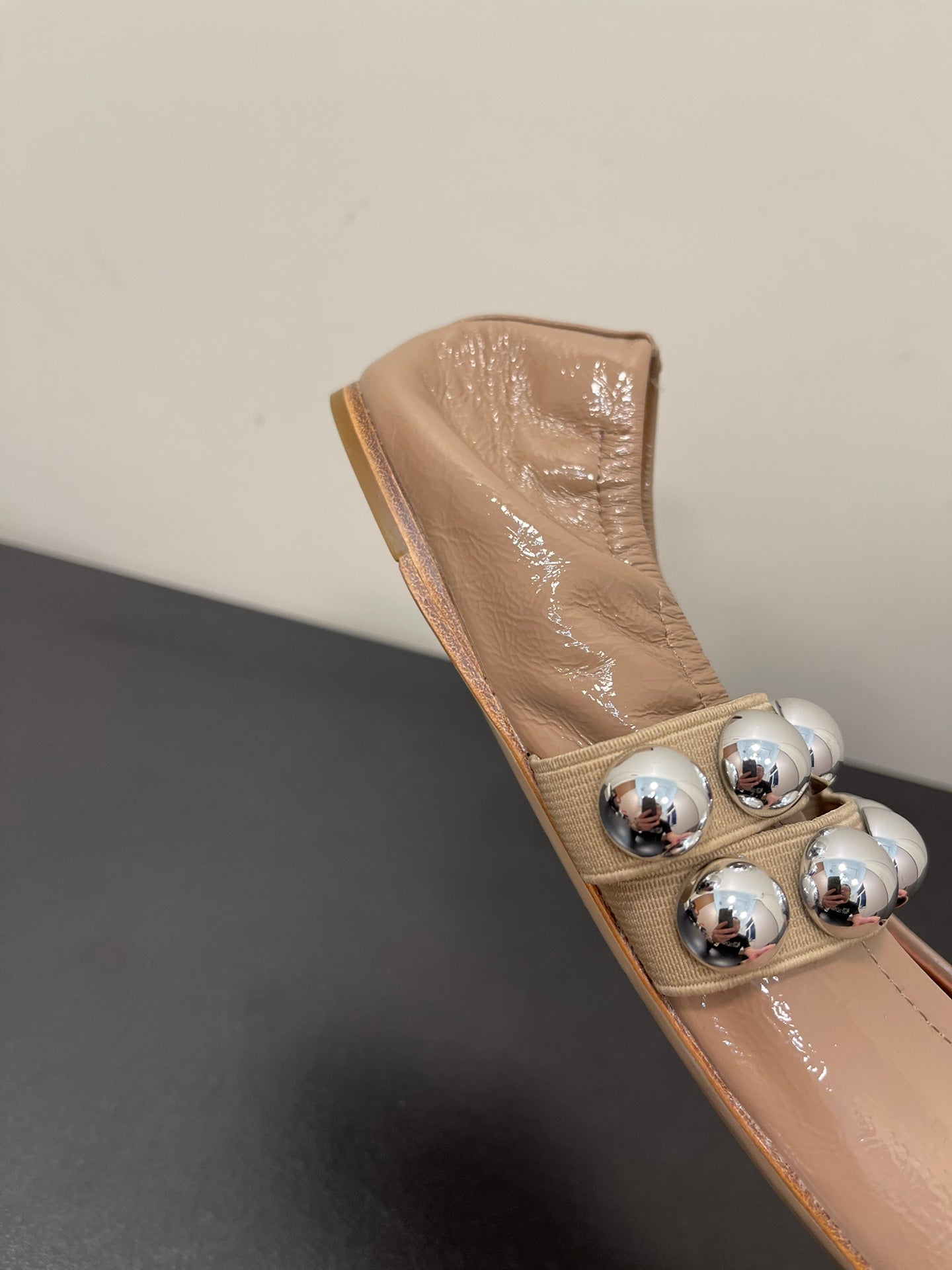 ALAIA BALLET FLATS IN ALMOND BEIGE GLOSSY CALFSKIN WITH SILVER HARDWARE - 35