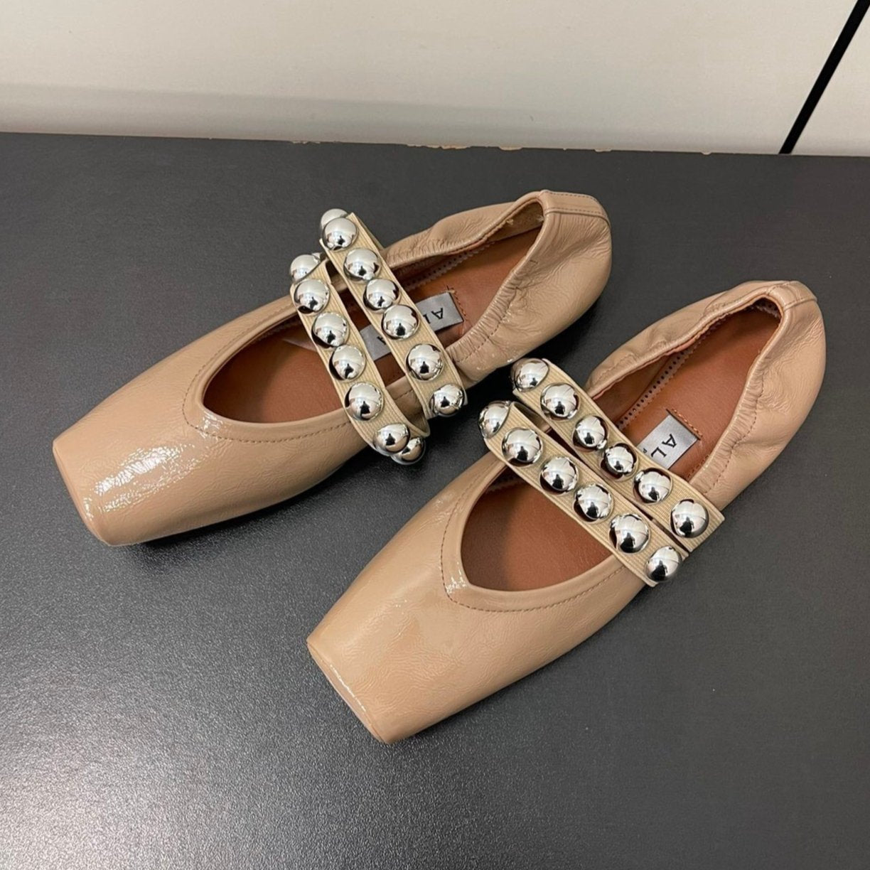 ALAIA BALLET FLATS IN ALMOND BEIGE GLOSSY CALFSKIN WITH SILVER HARDWARE - 35
