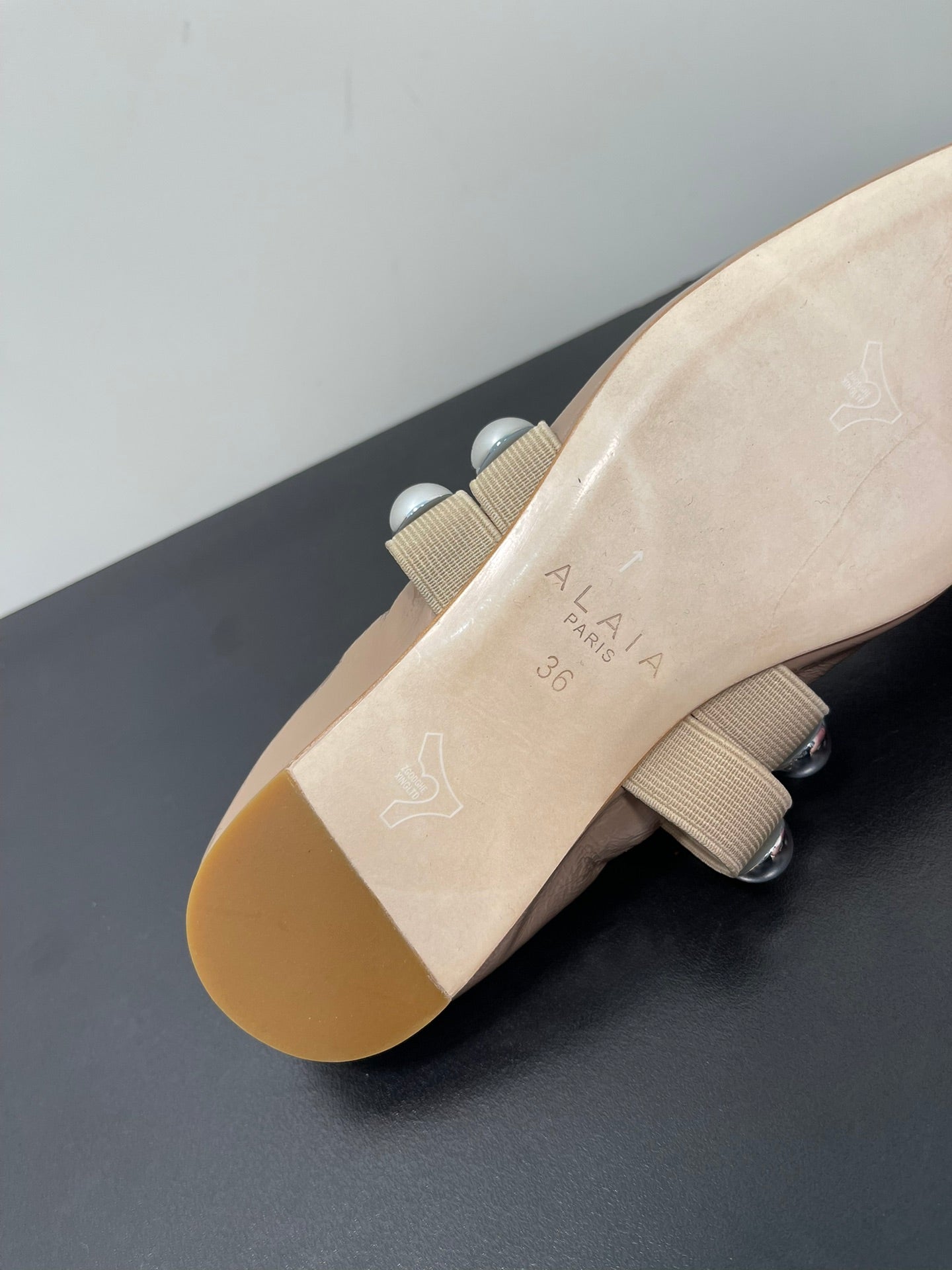 ALAIA BALLET FLATS IN ALMOND BEIGE GLOSSY CALFSKIN WITH SILVER HARDWARE - 35