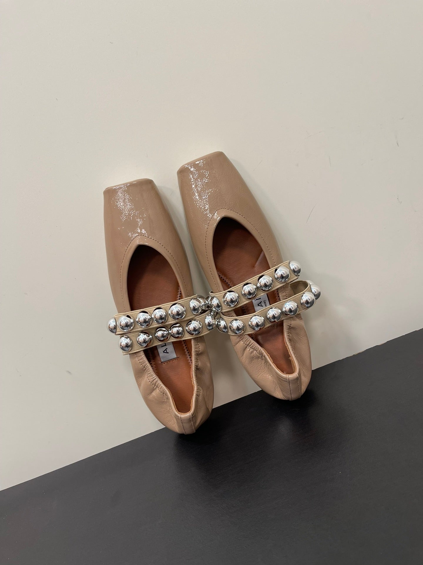 ALAIA BALLET FLATS IN ALMOND BEIGE GLOSSY CALFSKIN WITH SILVER HARDWARE - 35
