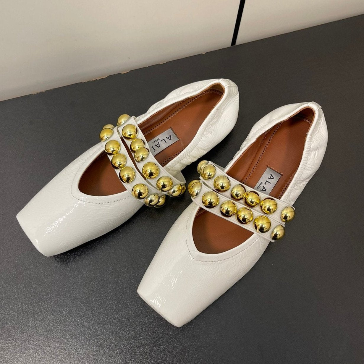 ALAIA BALLET FLATS IN WHITE GLOSSY CALFSKIN WITH GOLD HARDWARE - 35