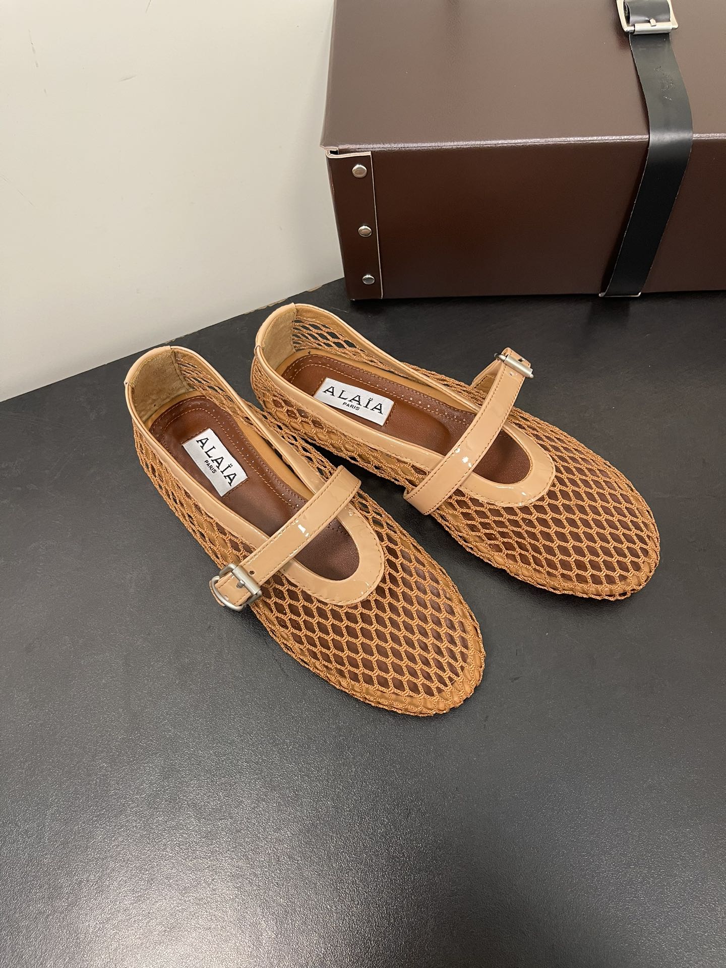 ALAIA BALLET FLATS IN COPPER BROWN MESH FISHNET - 35
