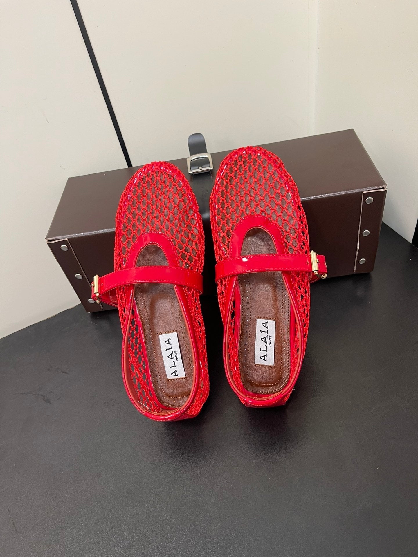 ALAIA BALLET FLATS IN CHERRY RED MESH FISHNET - 35