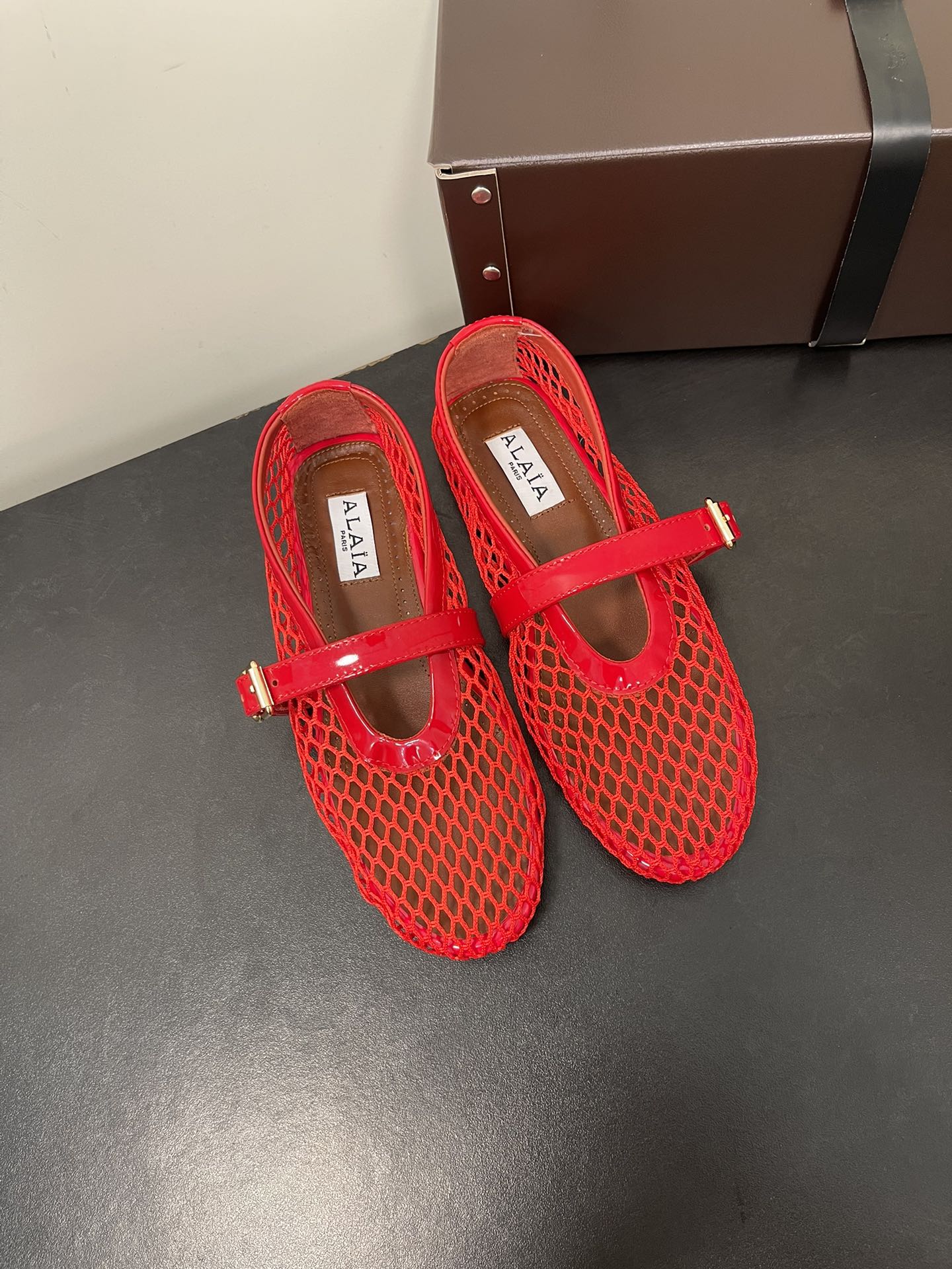 ALAIA BALLET FLATS IN CHERRY RED MESH FISHNET - 35