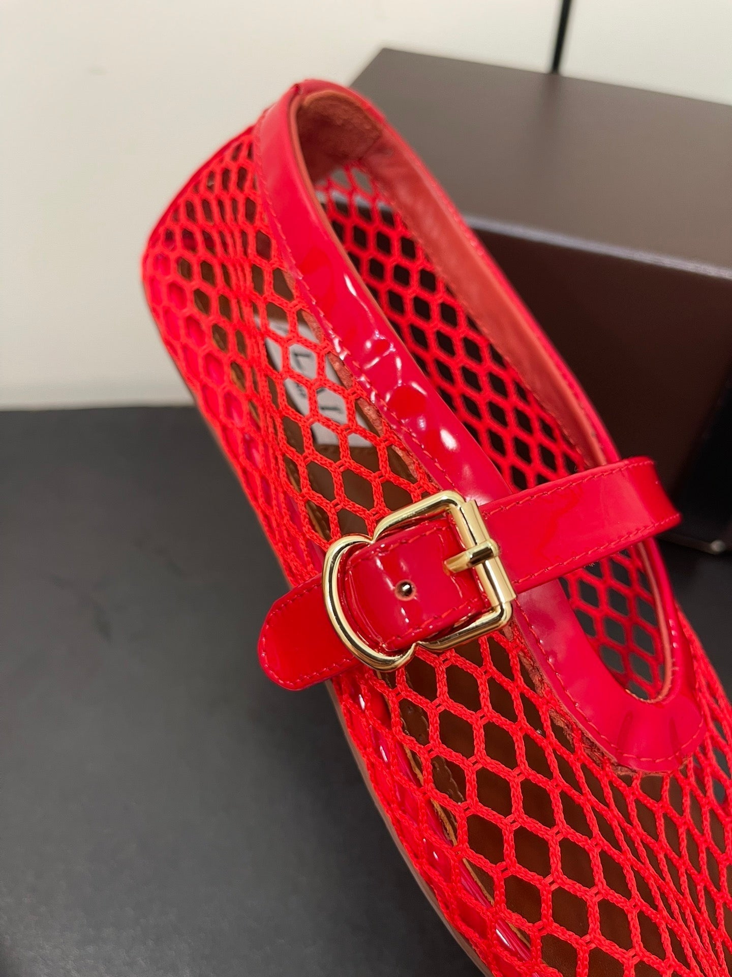 ALAIA BALLET FLATS IN CHERRY RED MESH FISHNET - 35