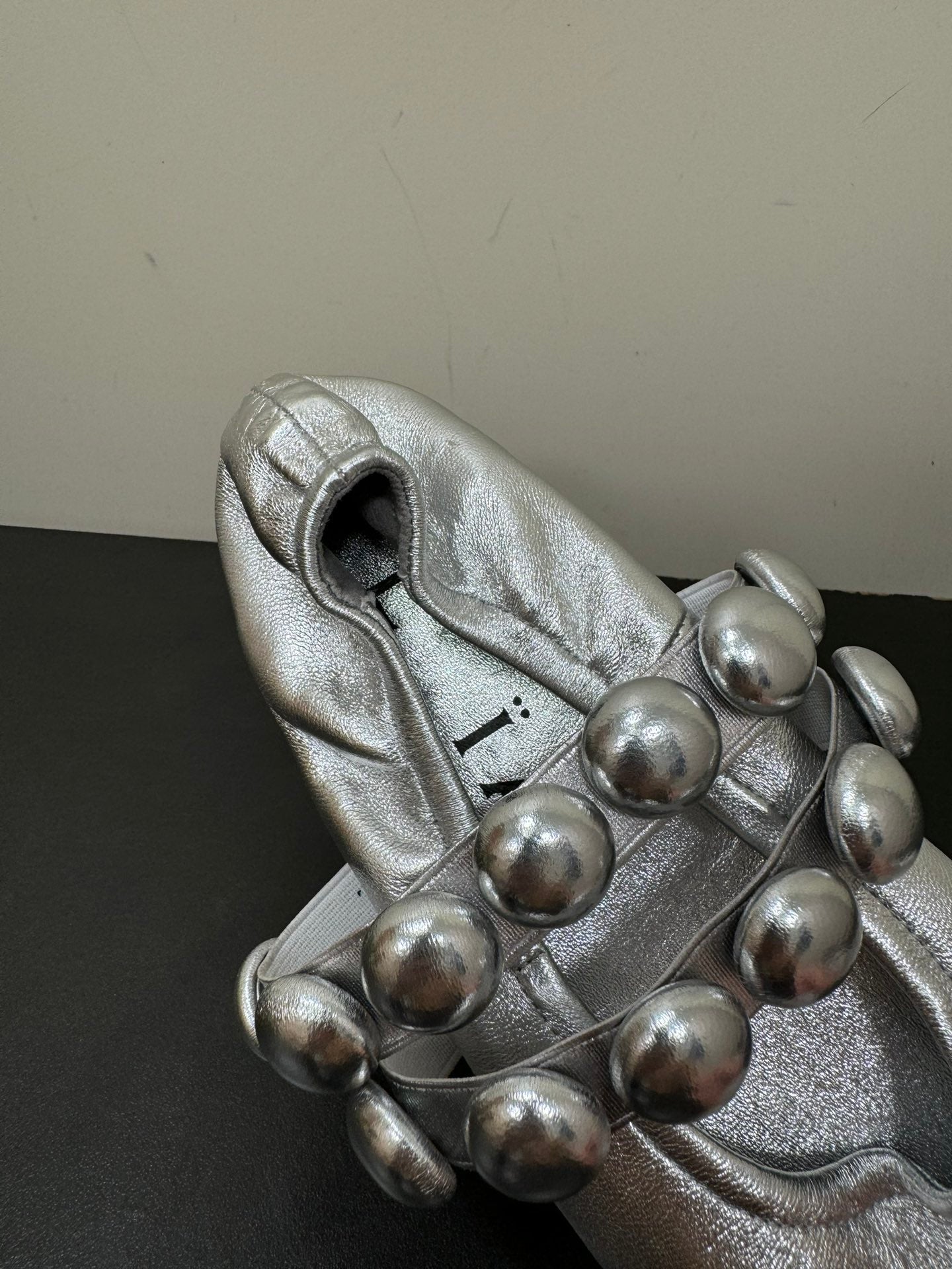 ALAIA SPHERE BALLET FLATS IN SILVER LAMBSKIN - 35