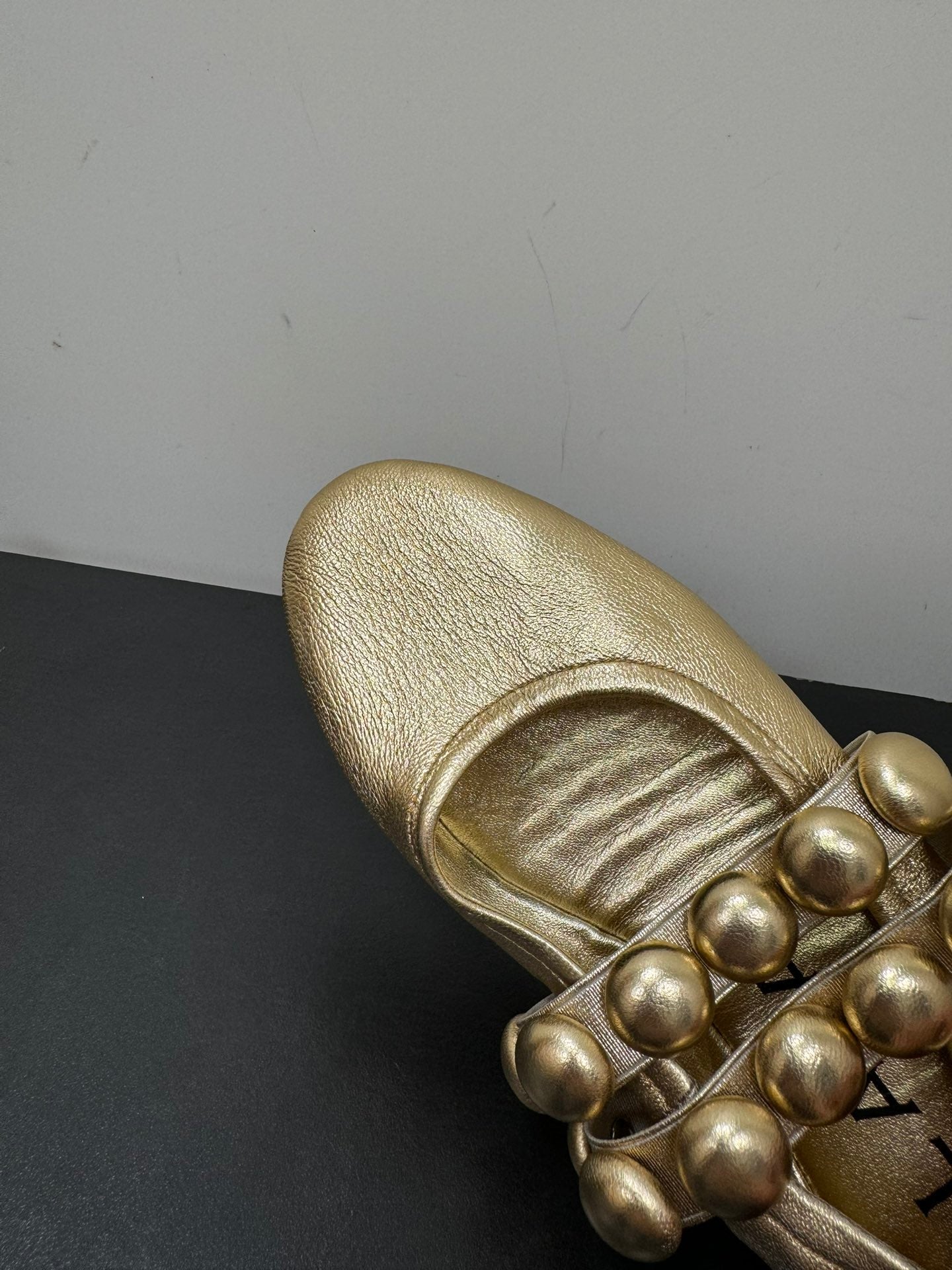 ALAIA SPHERE BALLET FLATS IN GOLDEN LAMBSKIN - 35