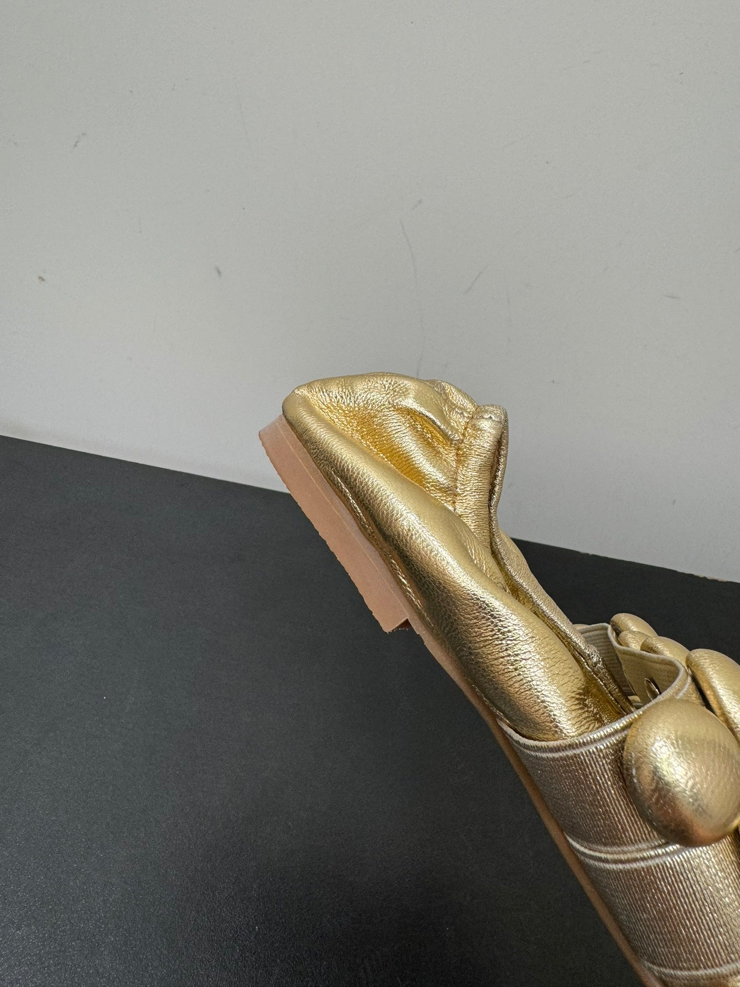 ALAIA SPHERE BALLET FLATS IN GOLDEN LAMBSKIN - 35