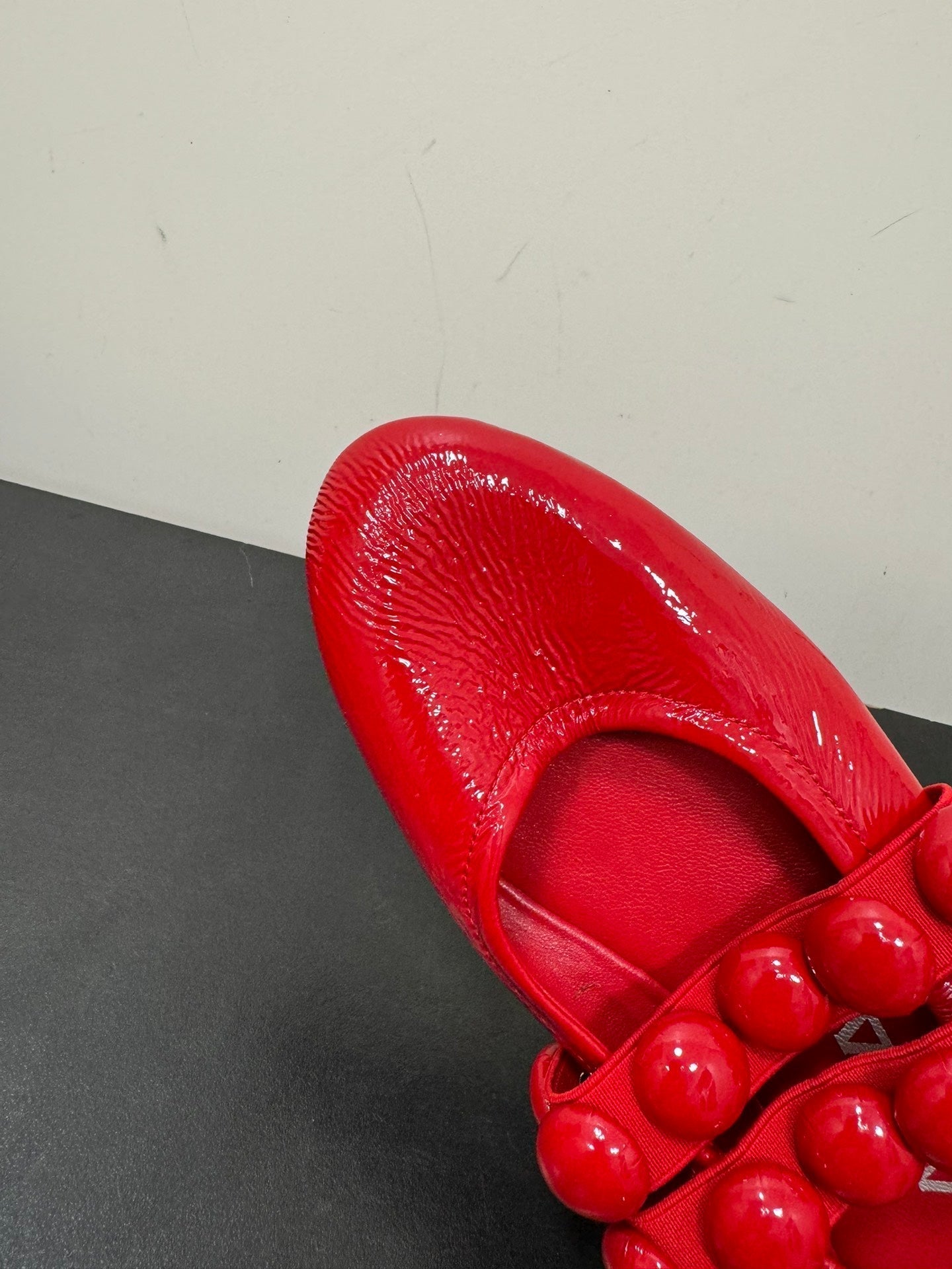 ALAIA SPHERE BALLET FLATS IN CHERRY RED LAMBSKIN - 35