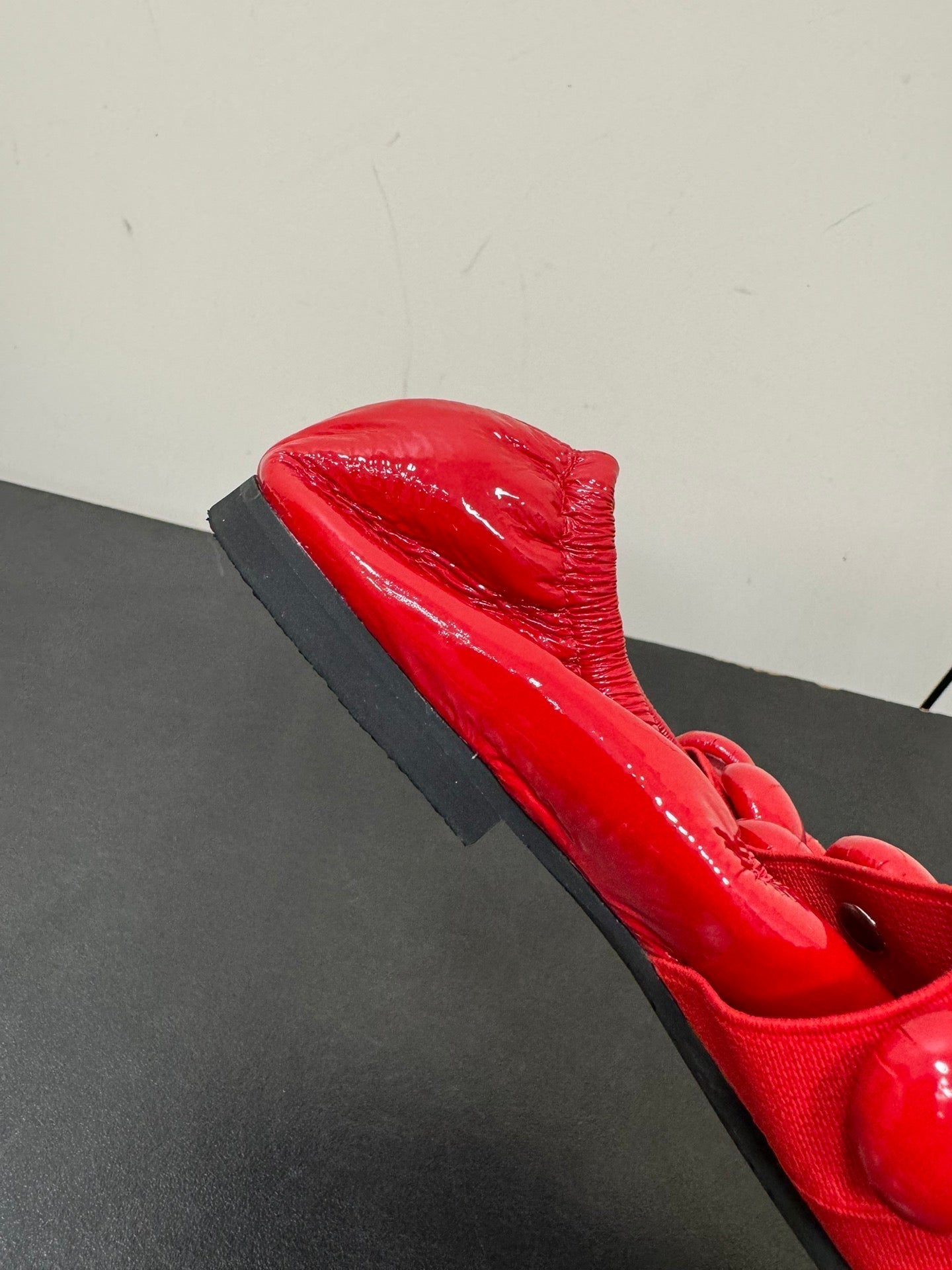 ALAIA SPHERE BALLET FLATS IN CHERRY RED LAMBSKIN - 35