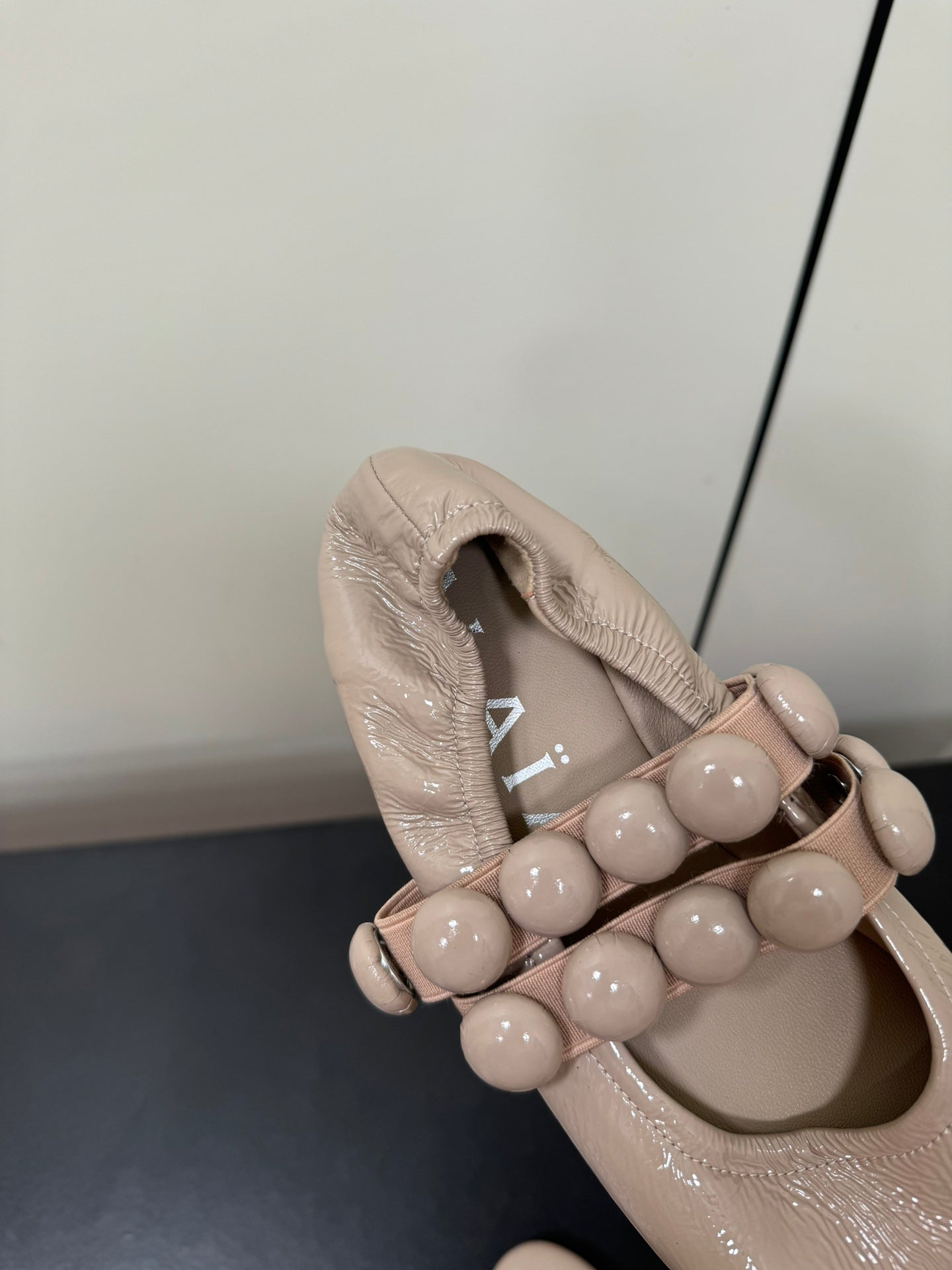 ALAIA SPHERE BALLET FLATS IN ALMOND BEIGE LAMBSKIN - 35
