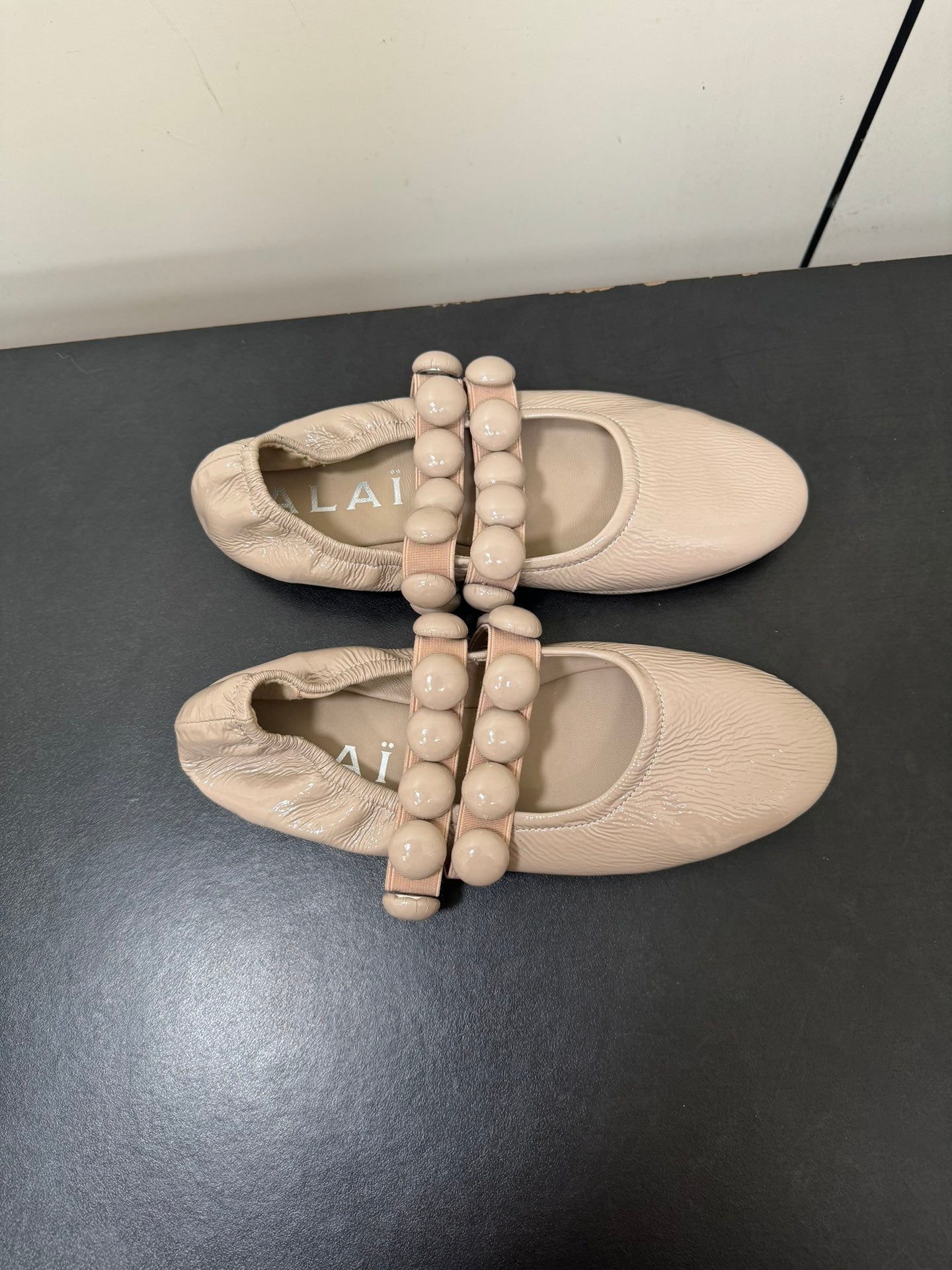 ALAIA SPHERE BALLET FLATS IN ALMOND BEIGE LAMBSKIN - 35