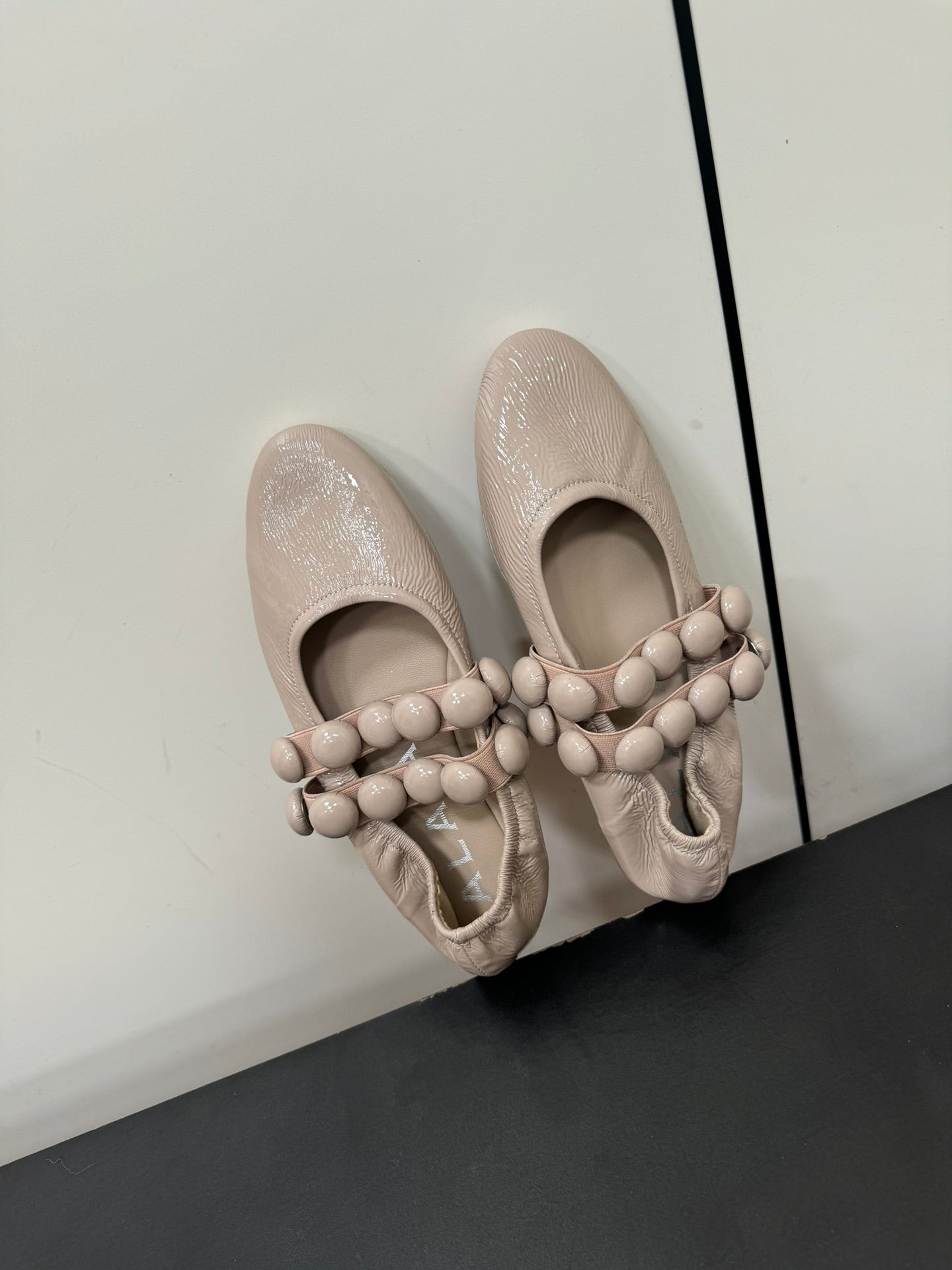 ALAIA SPHERE BALLET FLATS IN ALMOND BEIGE LAMBSKIN - 35