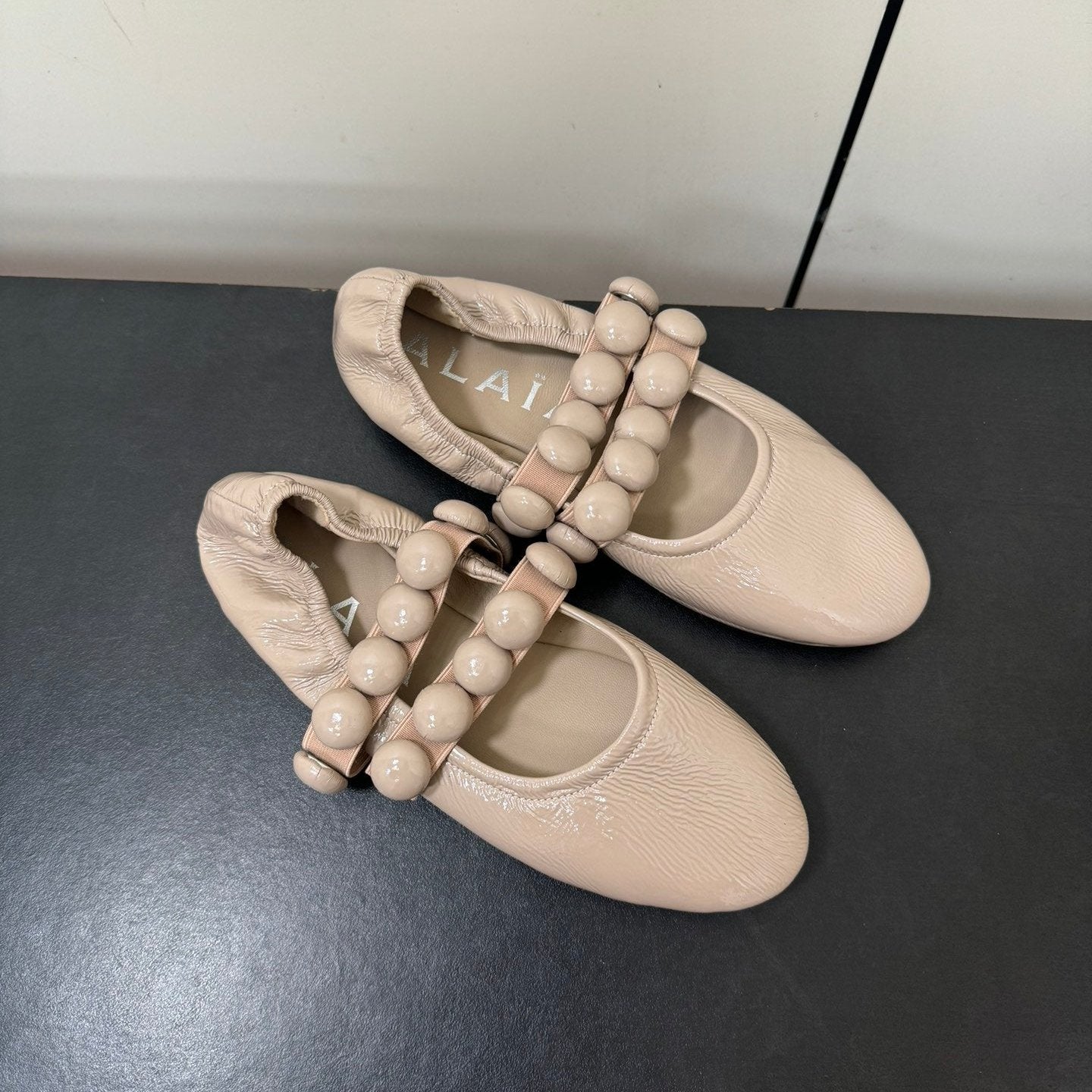 ALAIA SPHERE BALLET FLATS IN ALMOND BEIGE LAMBSKIN - 35