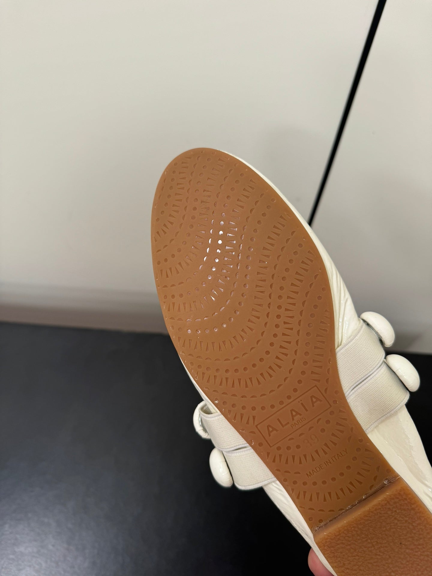 ALAIA SPHERE BALLET FLATS IN WHITE LAMBSKIN - 35