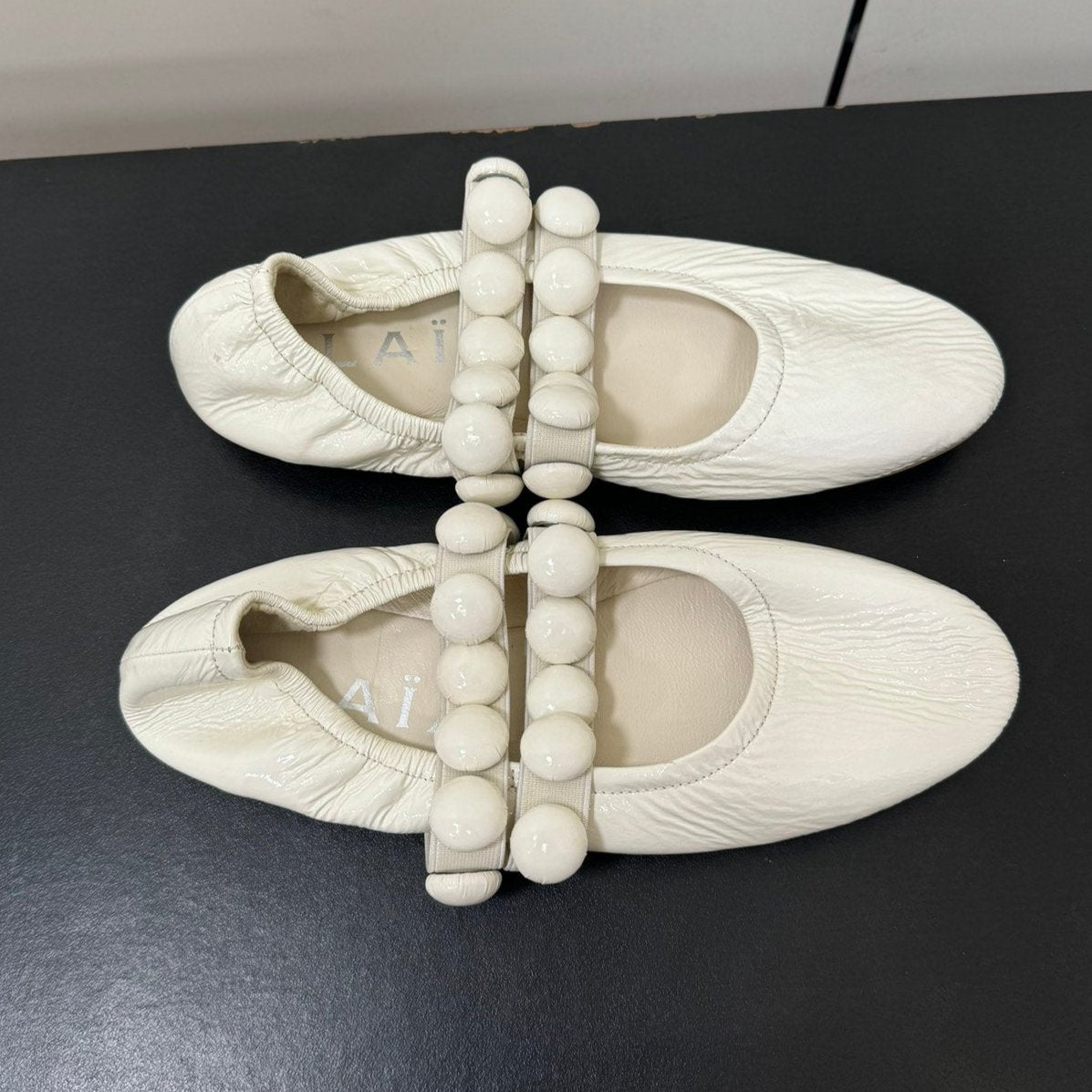 ALAIA SPHERE BALLET FLATS IN WHITE LAMBSKIN - 35