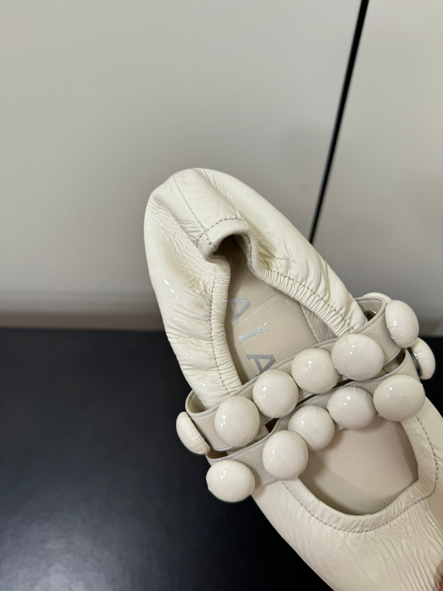 ALAIA SPHERE BALLET FLATS IN WHITE LAMBSKIN - 35