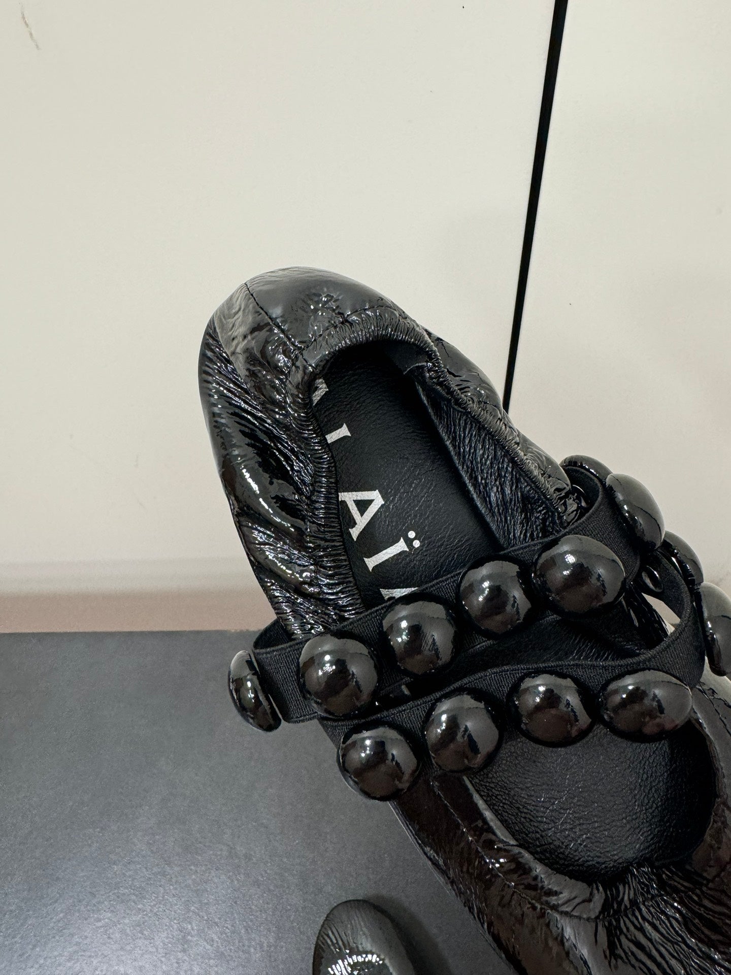 ALAIA SPHERE BALLET FLATS IN BLACK LAMBSKIN - 35