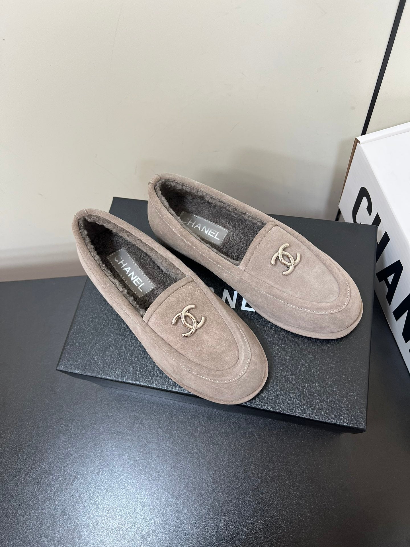 LOAFER IN KHAKI BROWN SUEDE AND SOLF FLEECE LINING - 35