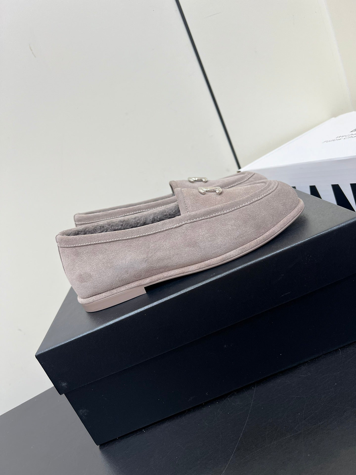 LOAFER IN KHAKI BROWN SUEDE AND SOLF FLEECE LINING - 35