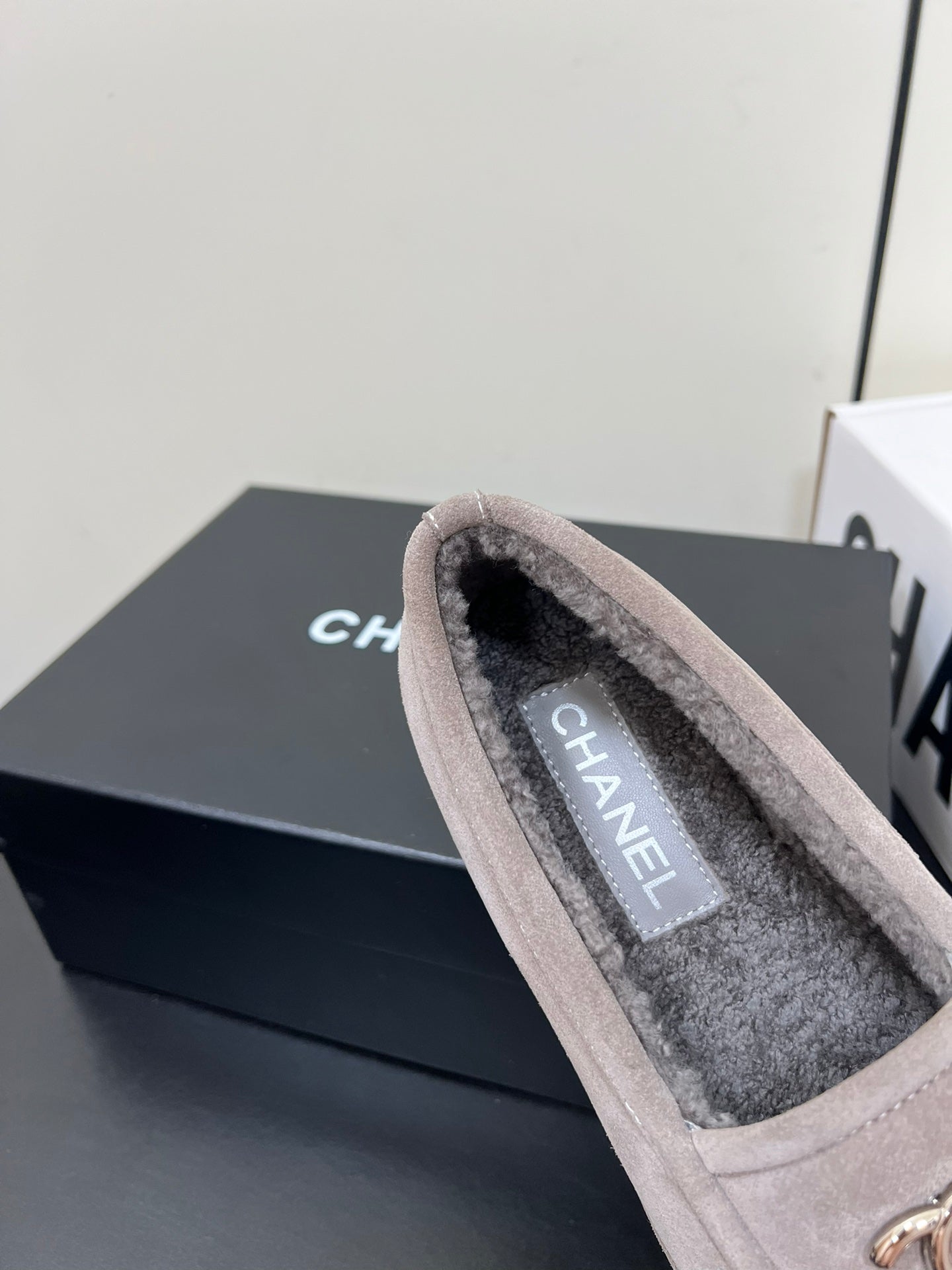 LOAFER IN KHAKI BROWN SUEDE AND SOLF FLEECE LINING - 35