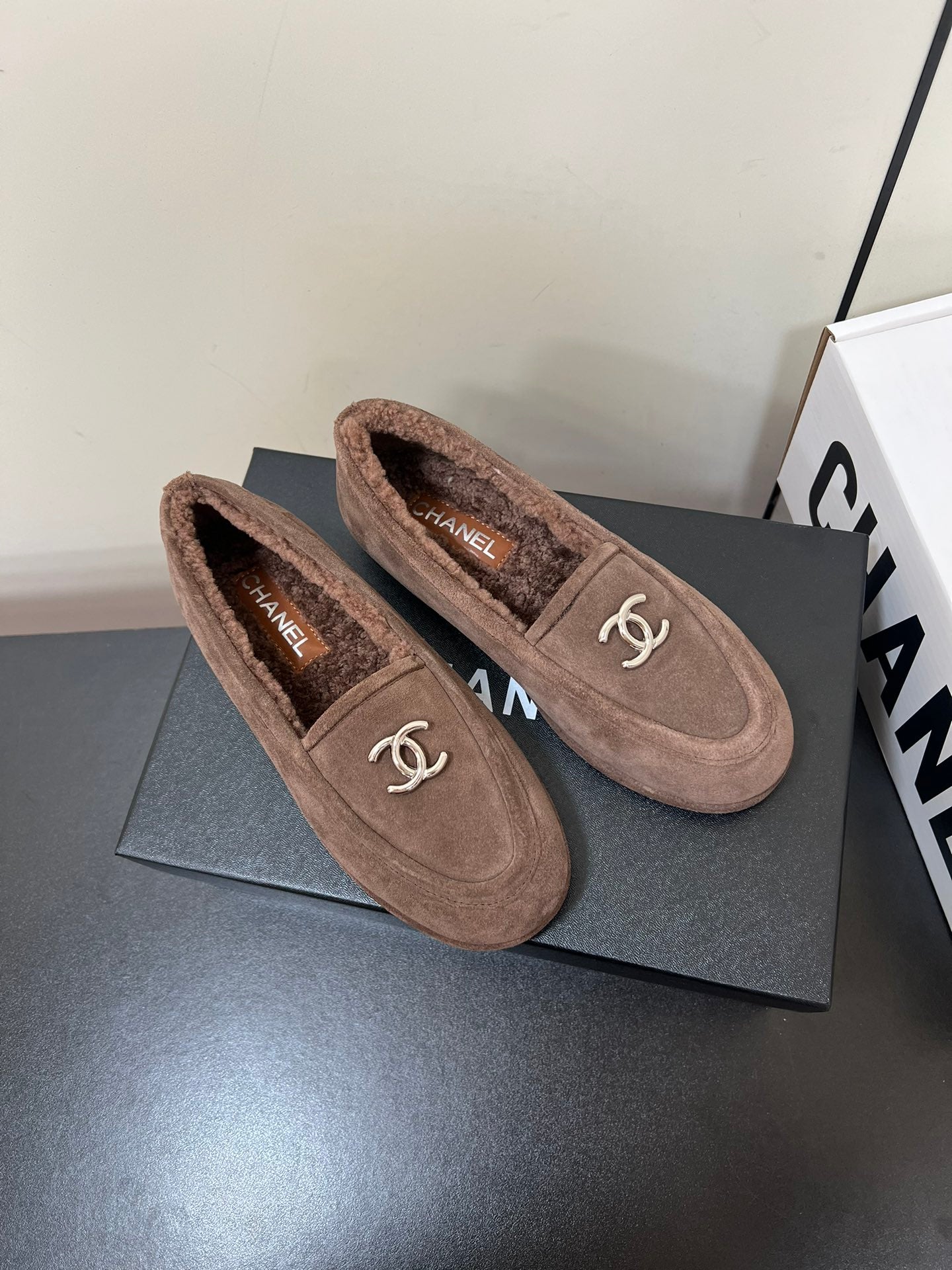 LOAFER IN PENNY BROWN SUEDE AND SOLF FLEECE LINING - 35