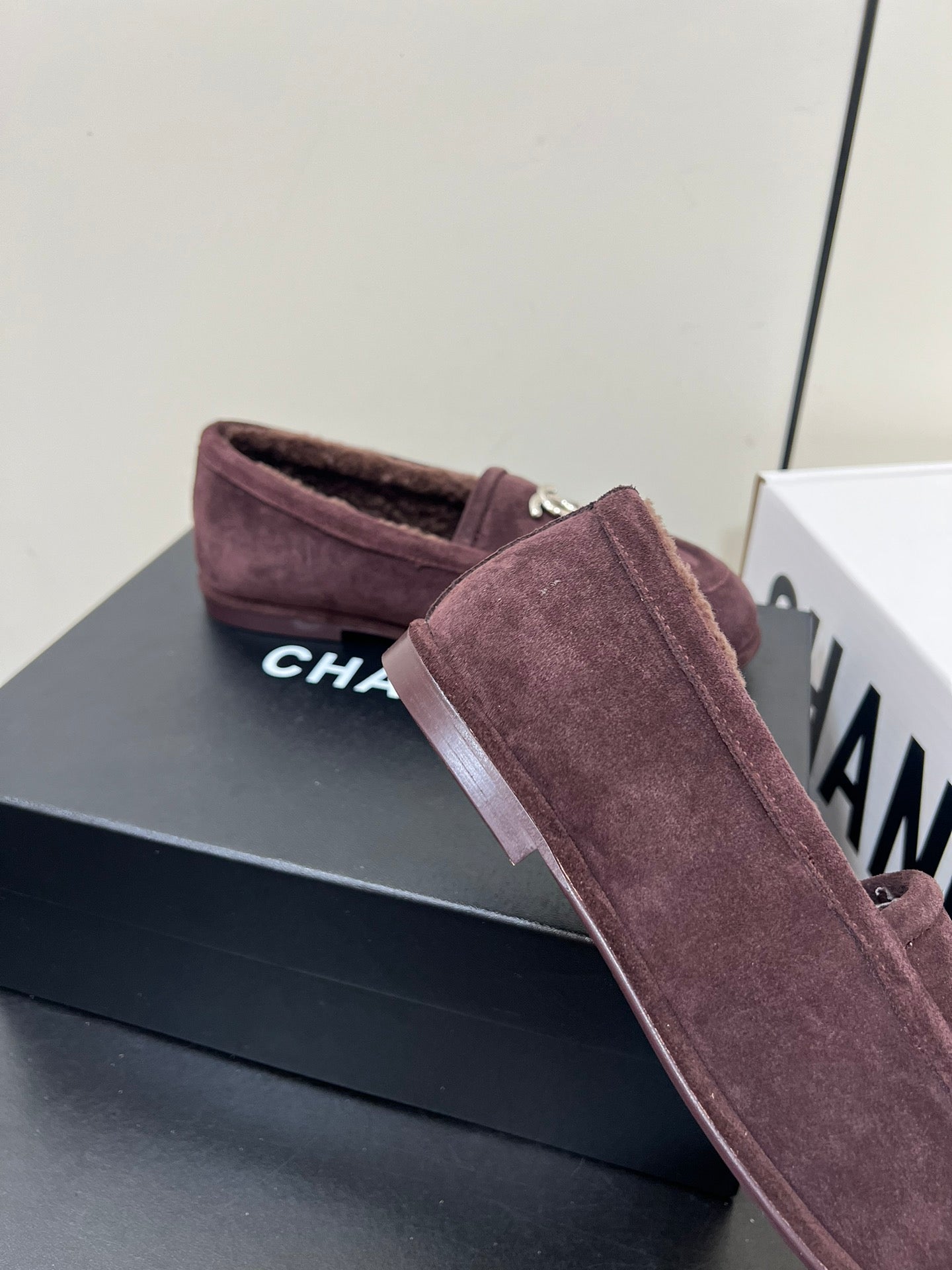 LOAFER IN CHESTNUT BROWN SUEDE AND SOLF FLEECE LINING - 35