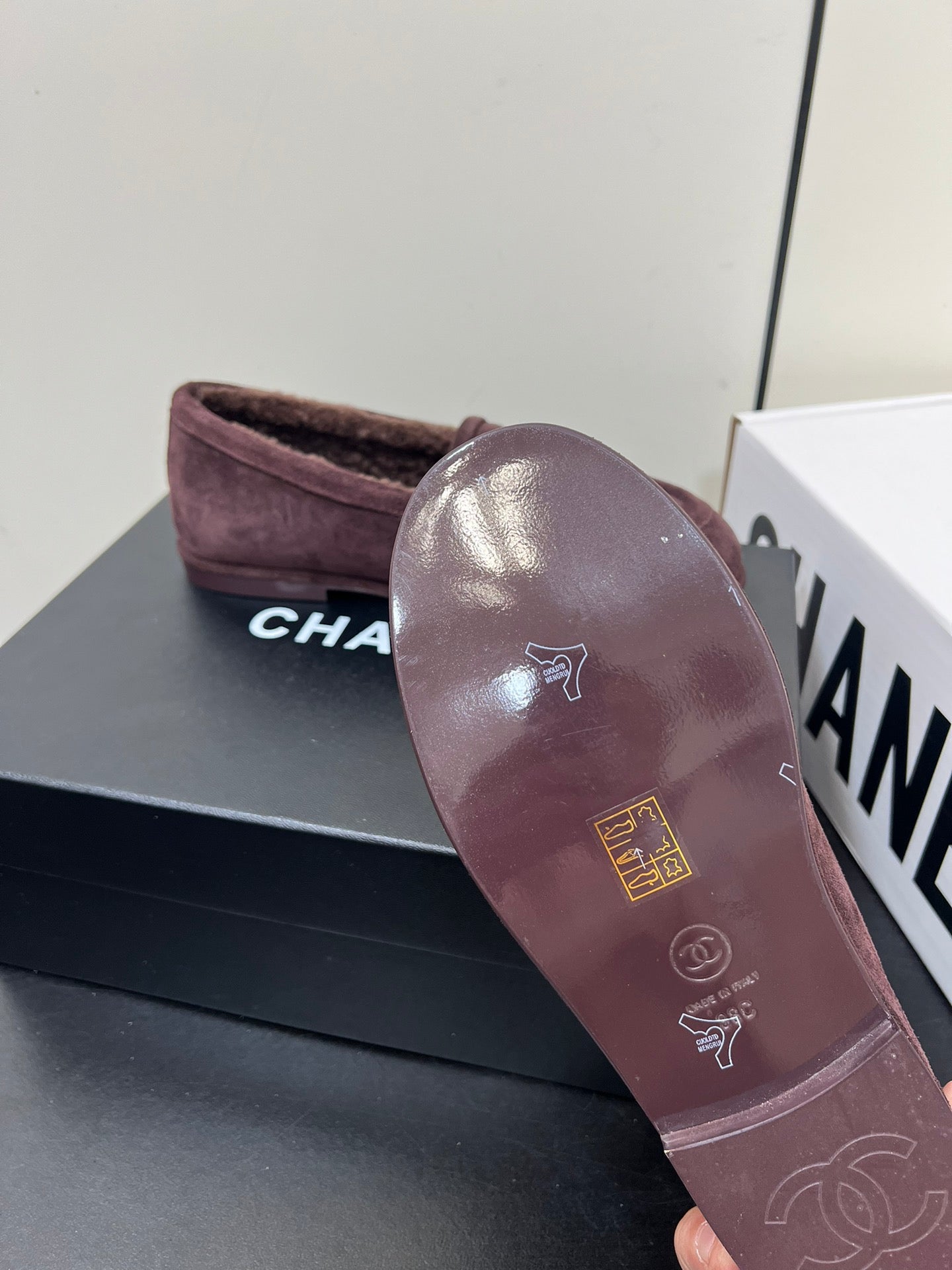 LOAFER IN CHESTNUT BROWN SUEDE AND SOLF FLEECE LINING - 35