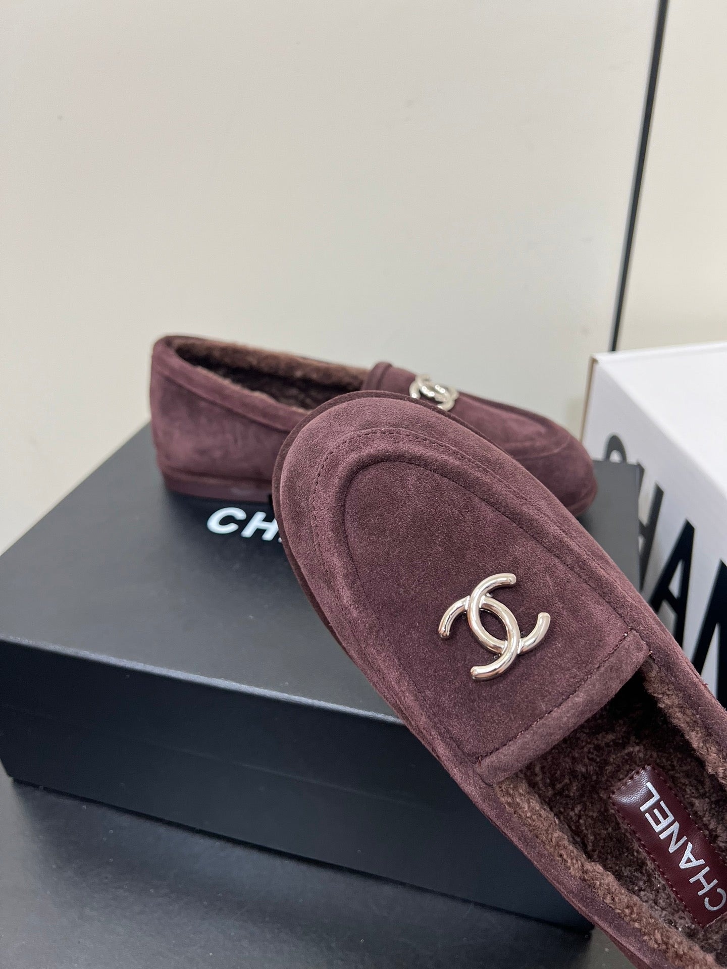 LOAFER IN CHESTNUT BROWN SUEDE AND SOLF FLEECE LINING - 35