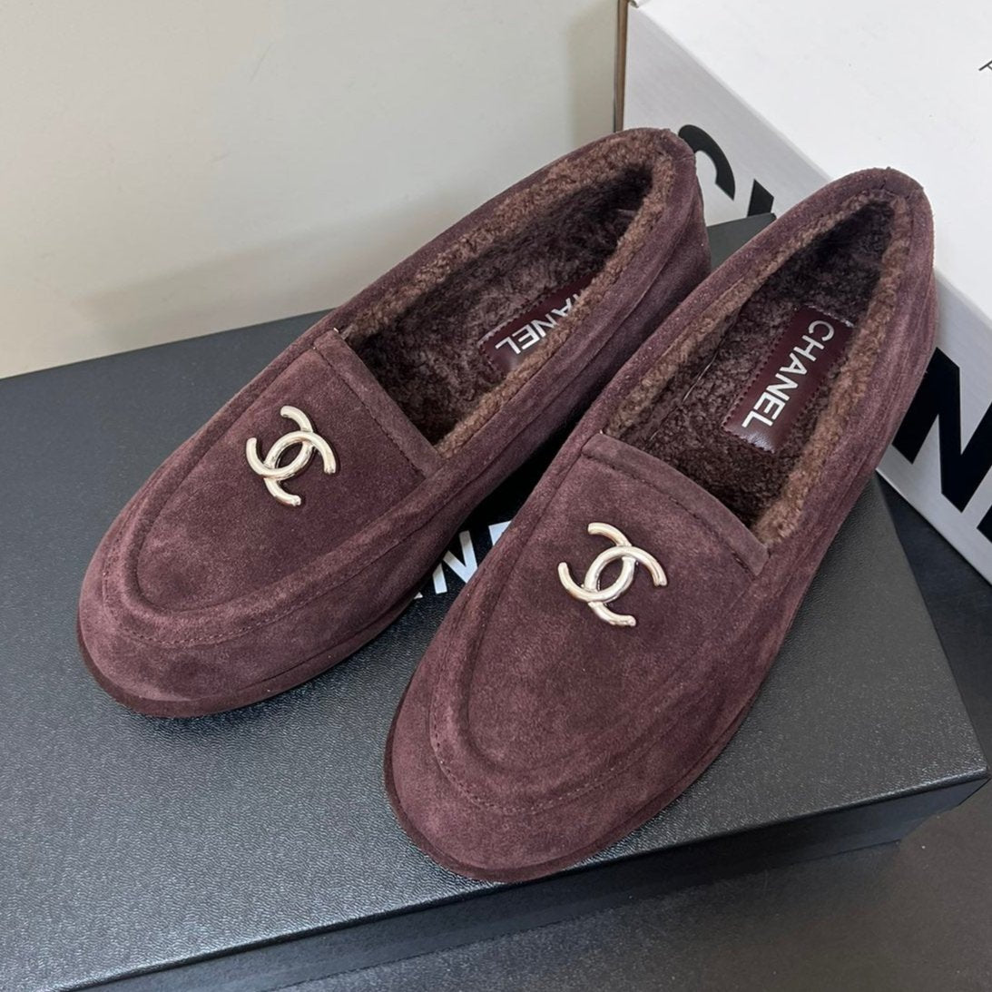 LOAFER IN CHESTNUT BROWN SUEDE AND SOLF FLEECE LINING - 35