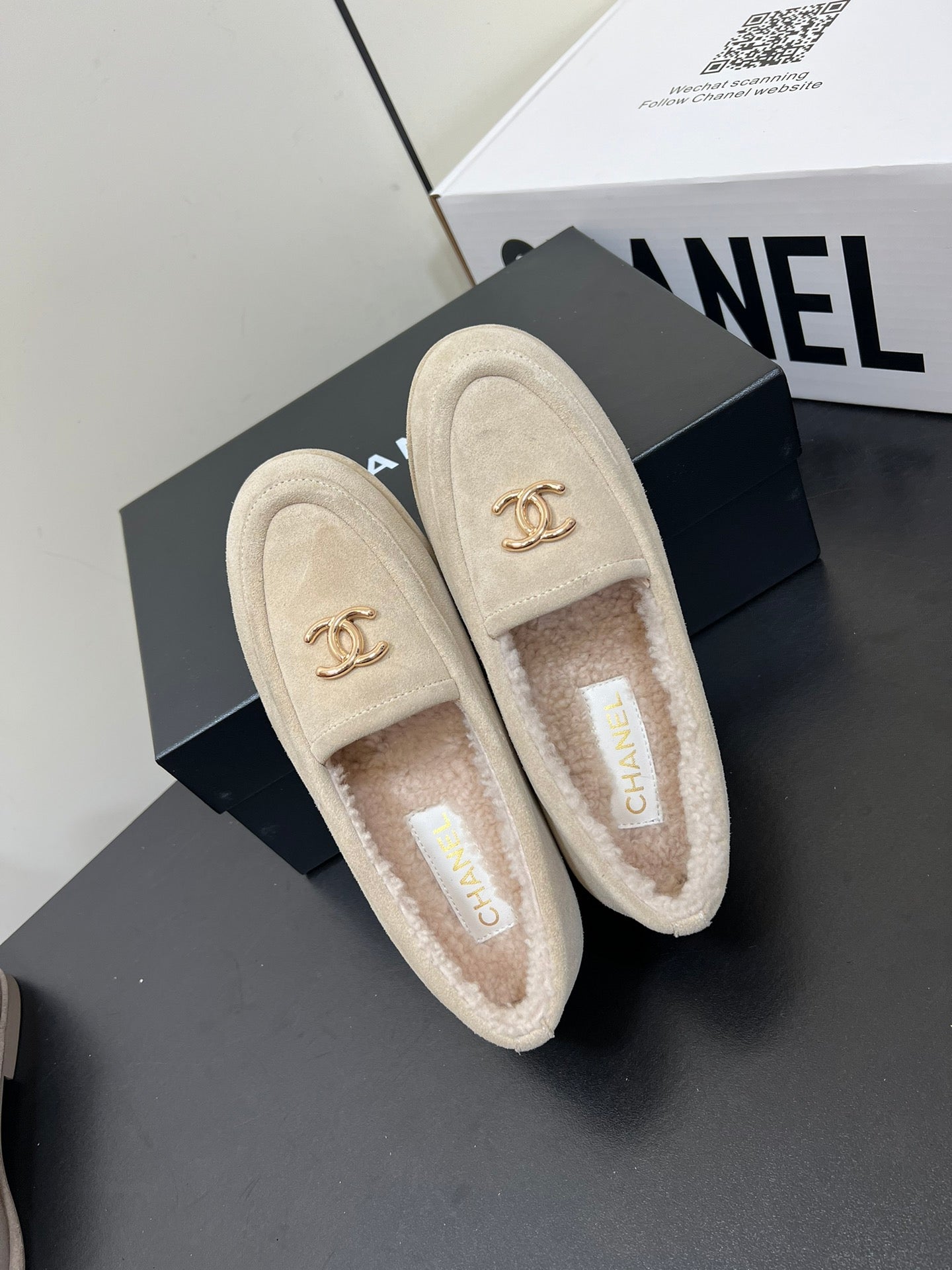 LOAFER IN BEIGE SUEDE AND SOLF FLEECE LINING - 35