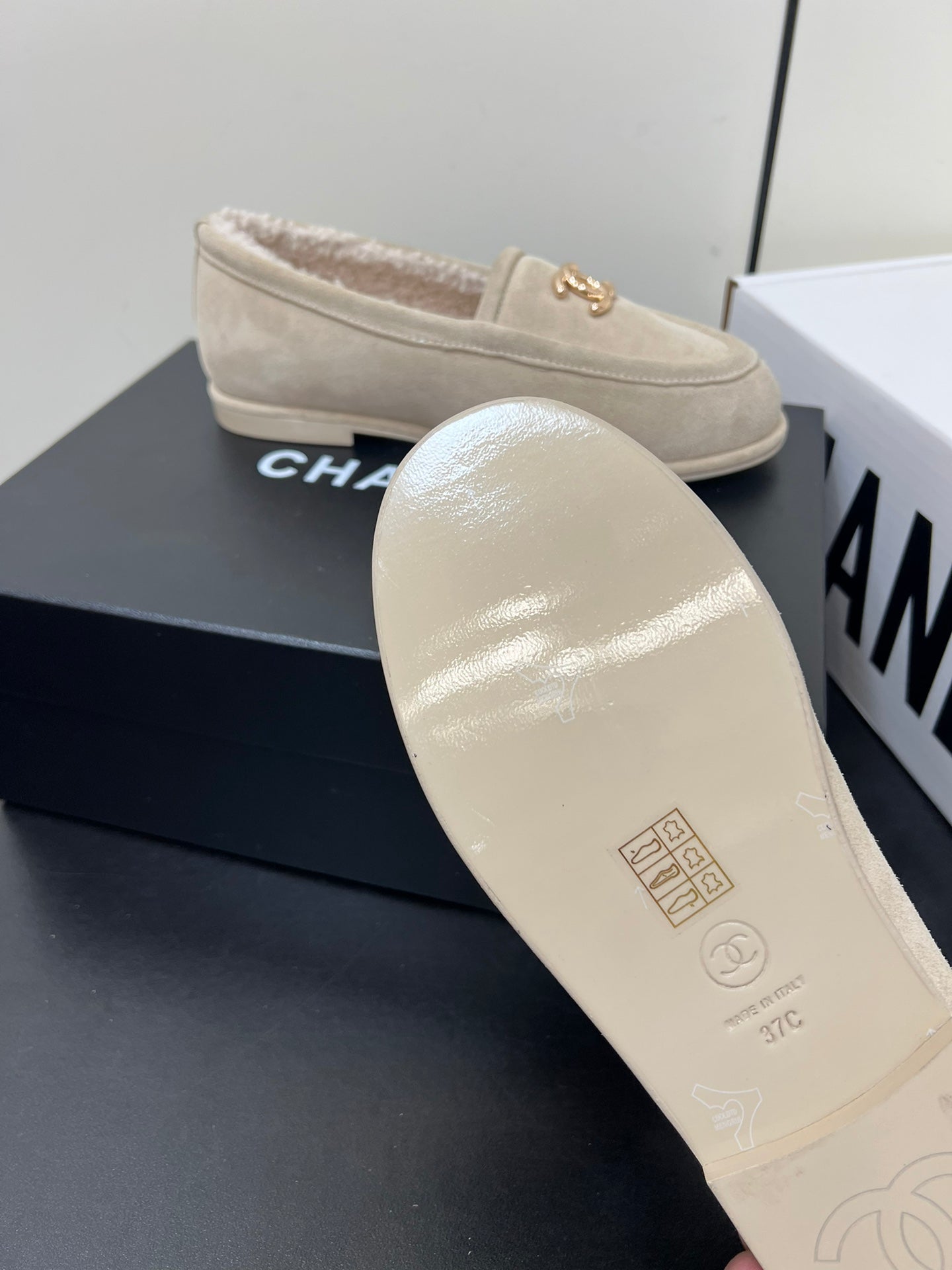 LOAFER IN BEIGE SUEDE AND SOLF FLEECE LINING - 35
