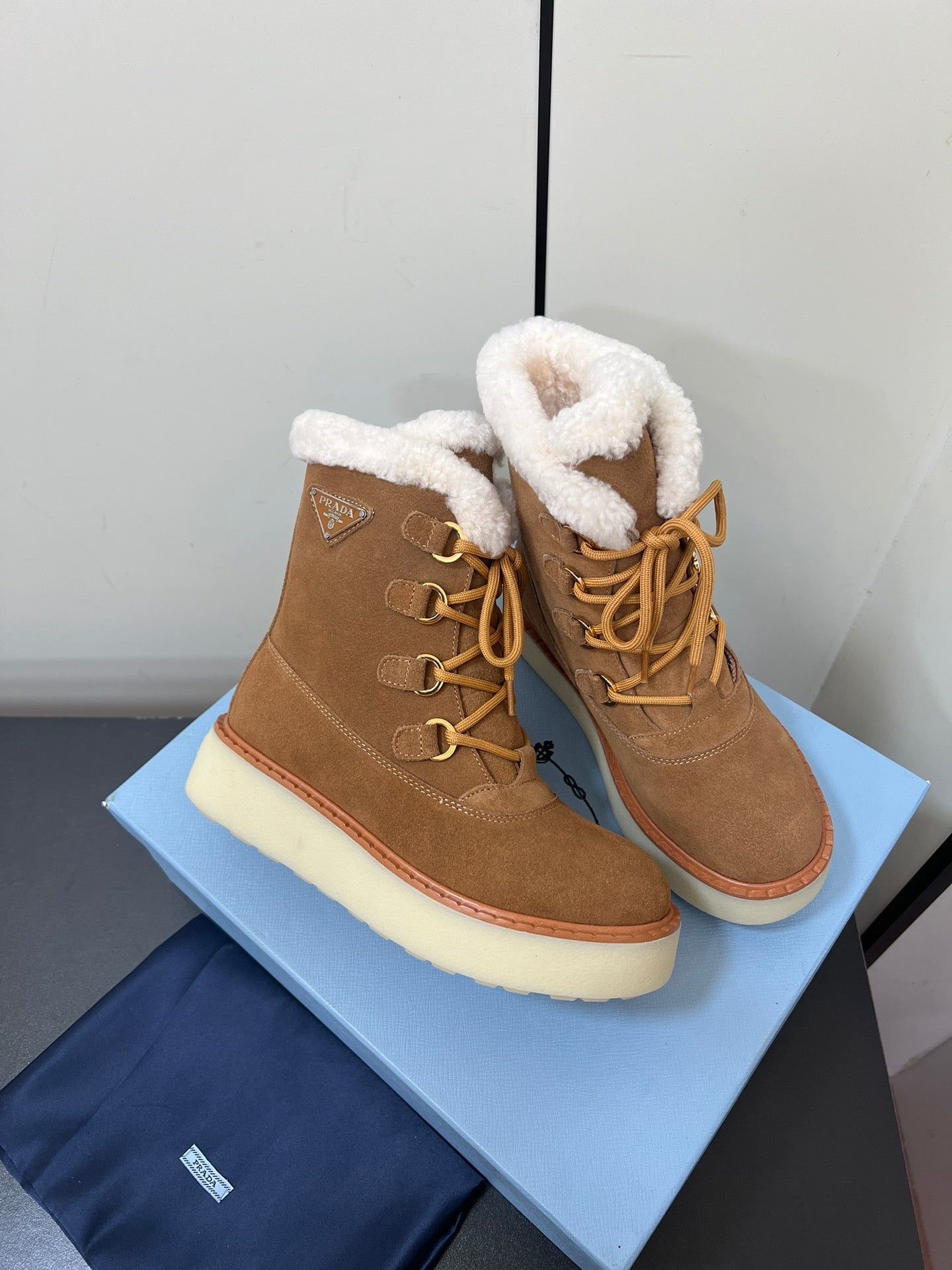 LACE-UP ANKLE BOOTS IN CAMEL SUEDE AND SHEARLING LINING - 35