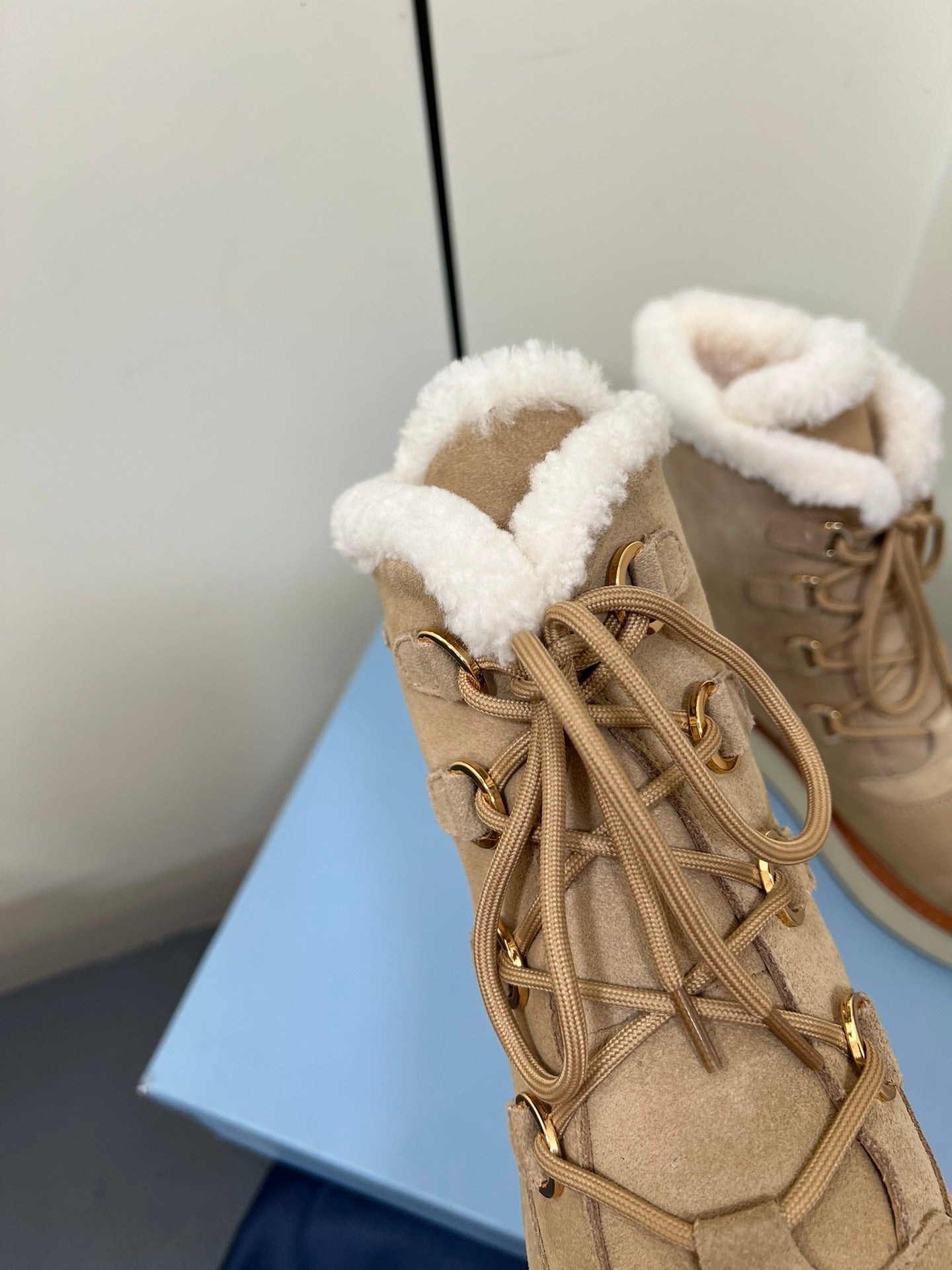 LACE-UP ANKLE BOOTS IN TAN BEIGE SUEDE AND SHEARLING LINING - 35