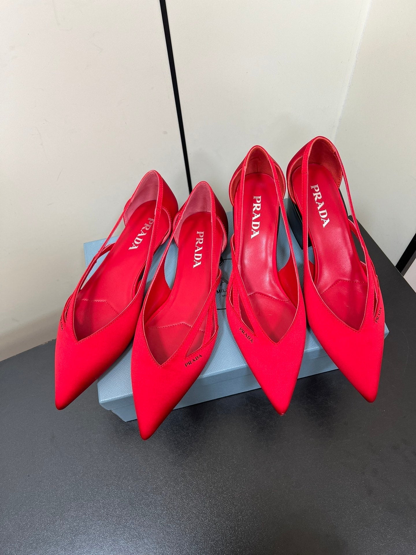 CUT-OUT BALLERINAS IN RED SATIN - 35