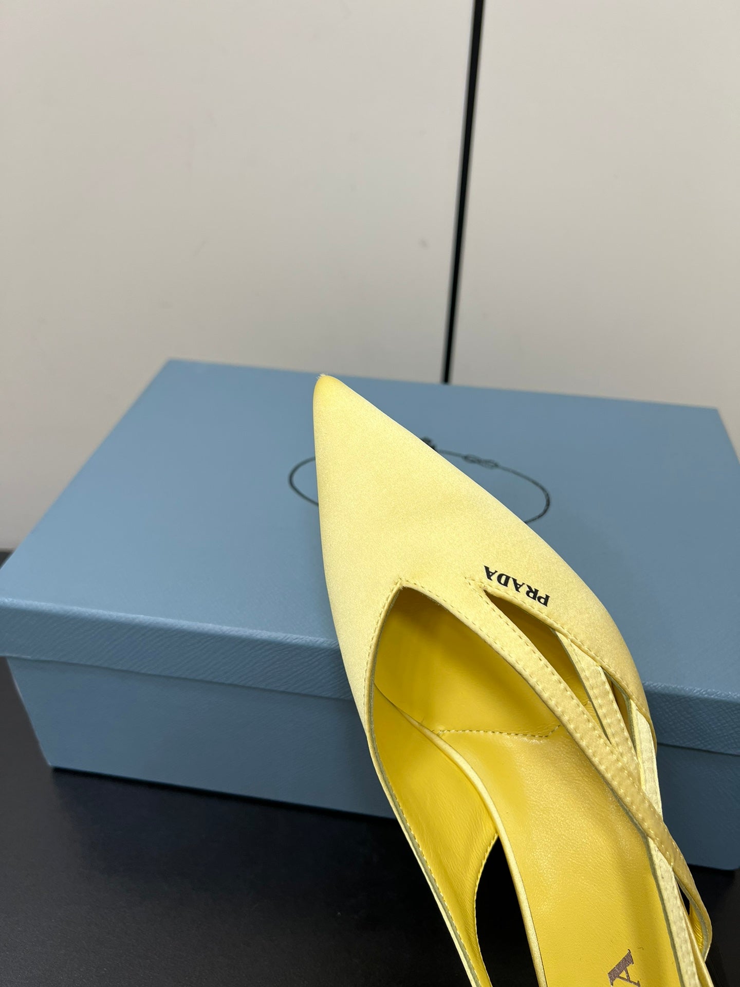 CUT-OUT BALLERINAS IN LIGHT YELLOW SATIN - 35