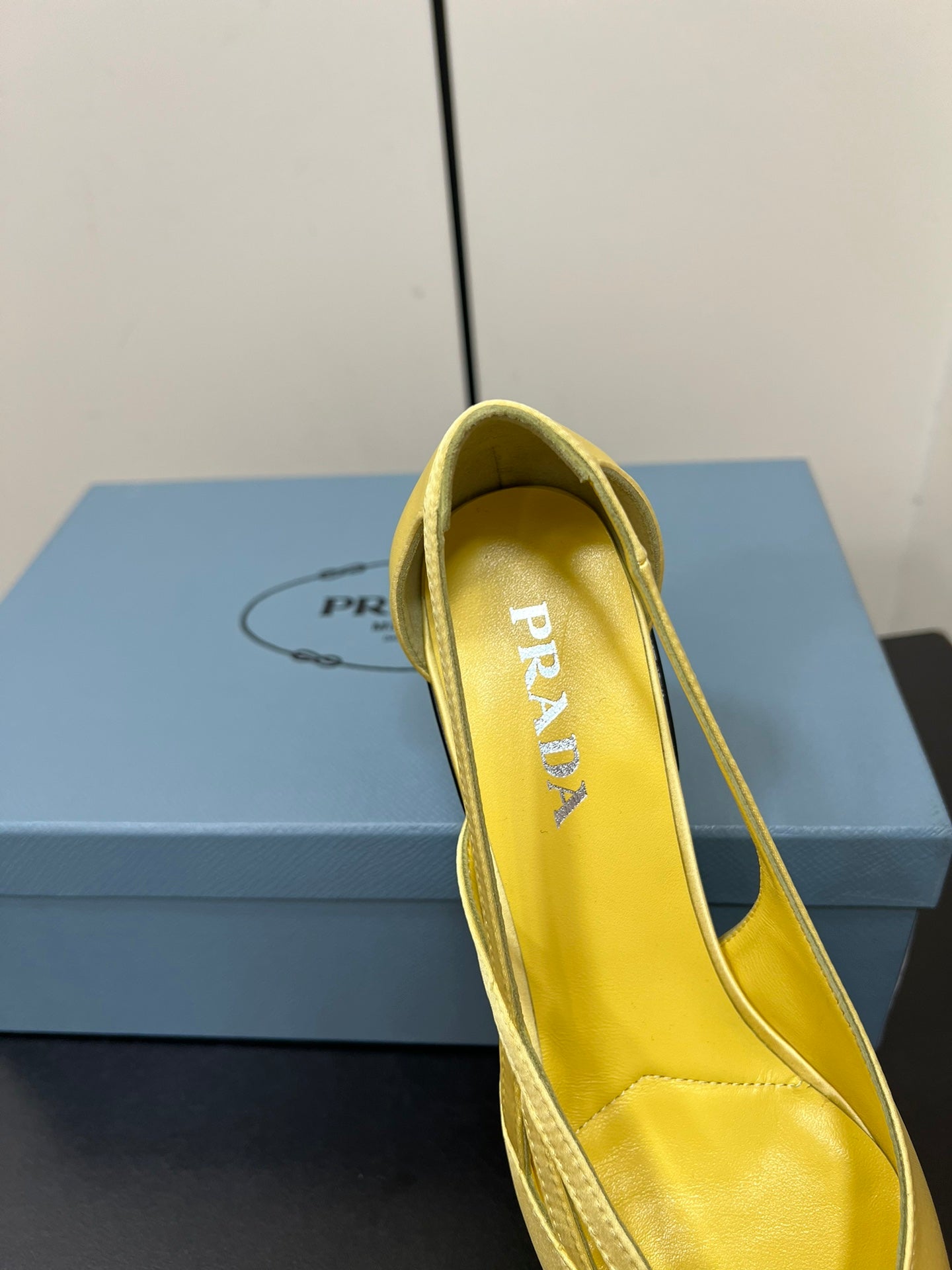 CUT-OUT BALLERINAS IN LIGHT YELLOW SATIN - 35