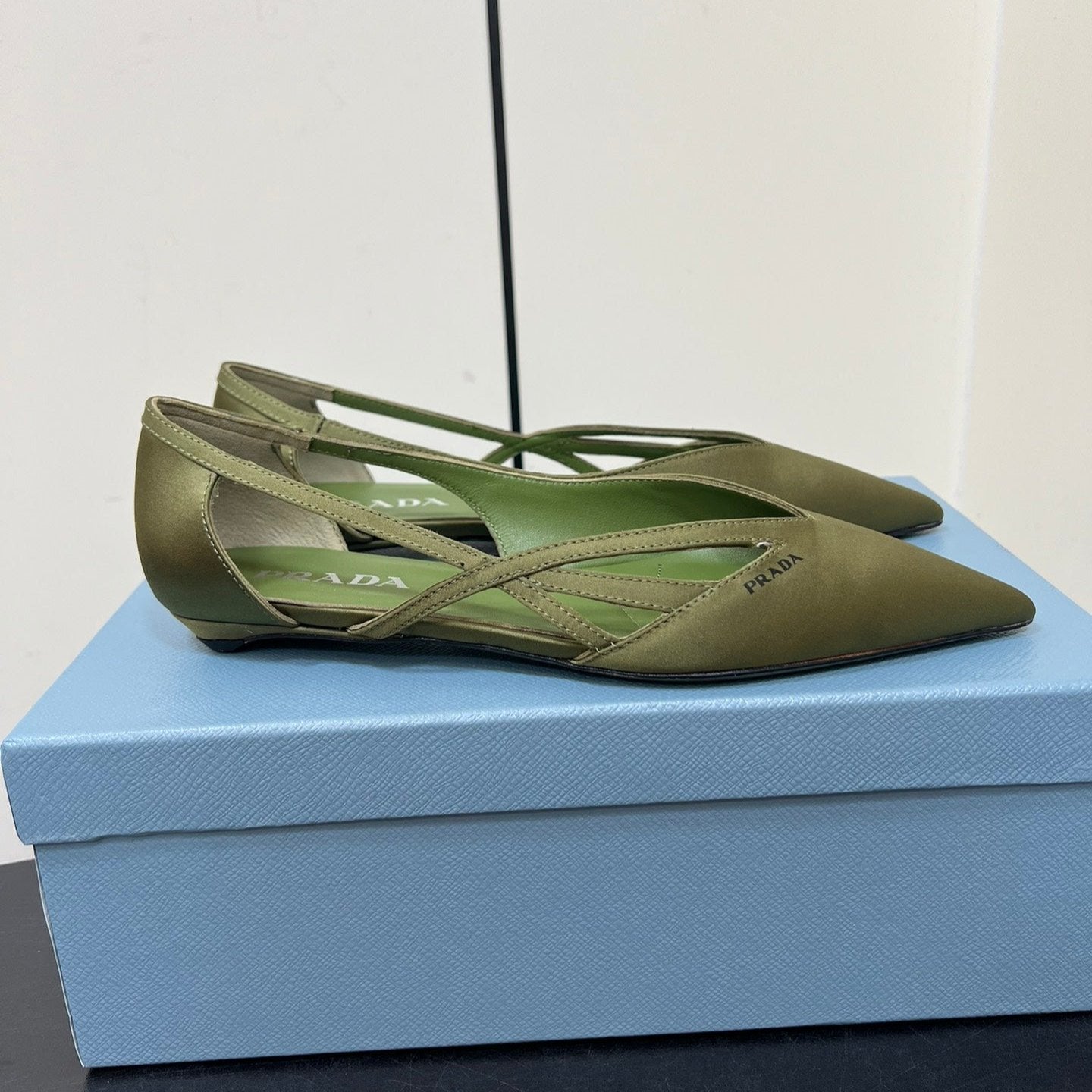 CUT-OUT BALLERINAS IN OLIVE GREEN SATIN - 35