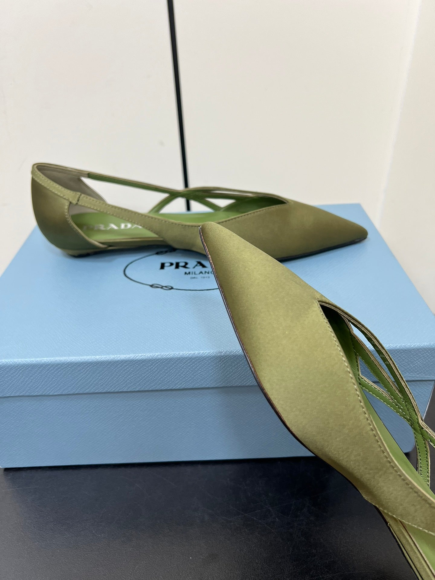 CUT-OUT BALLERINAS IN OLIVE GREEN SATIN - 35