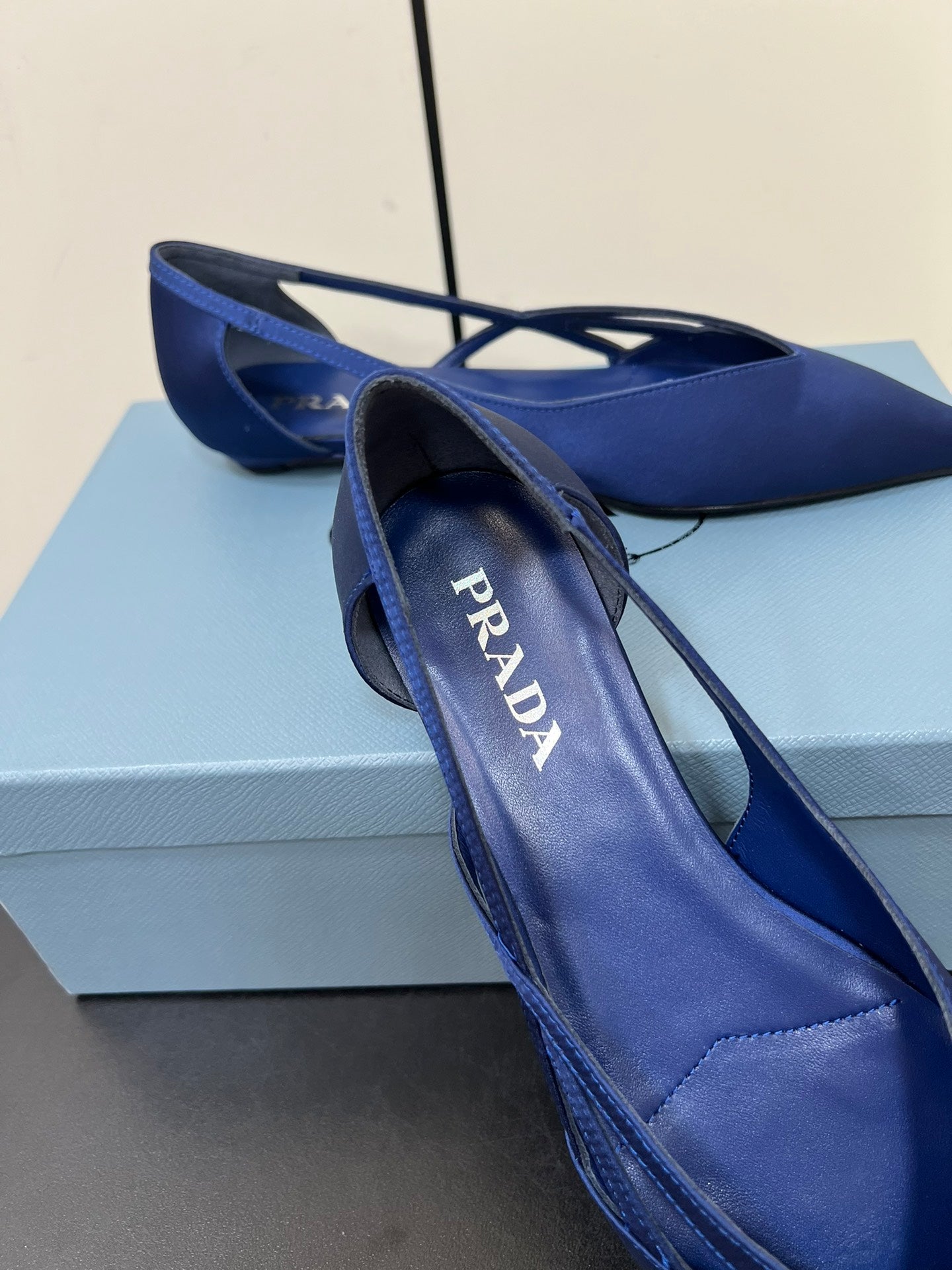 CUT-OUT BALLERINAS IN NAVY BLUE SATIN - 35