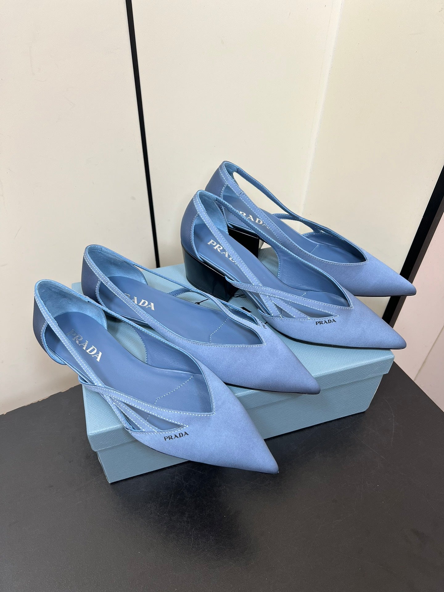 CUT-OUT BALLERINAS IN PERANO BLUE SATIN - 35