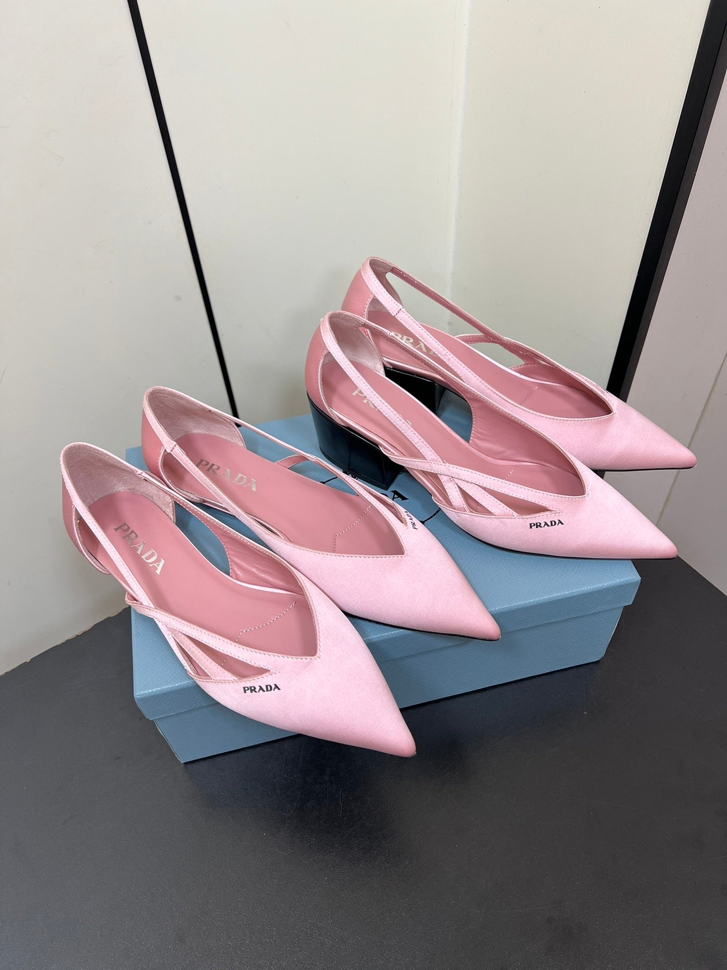 CUT-OUT BALLERINAS IN BABY PINK SATIN - 35